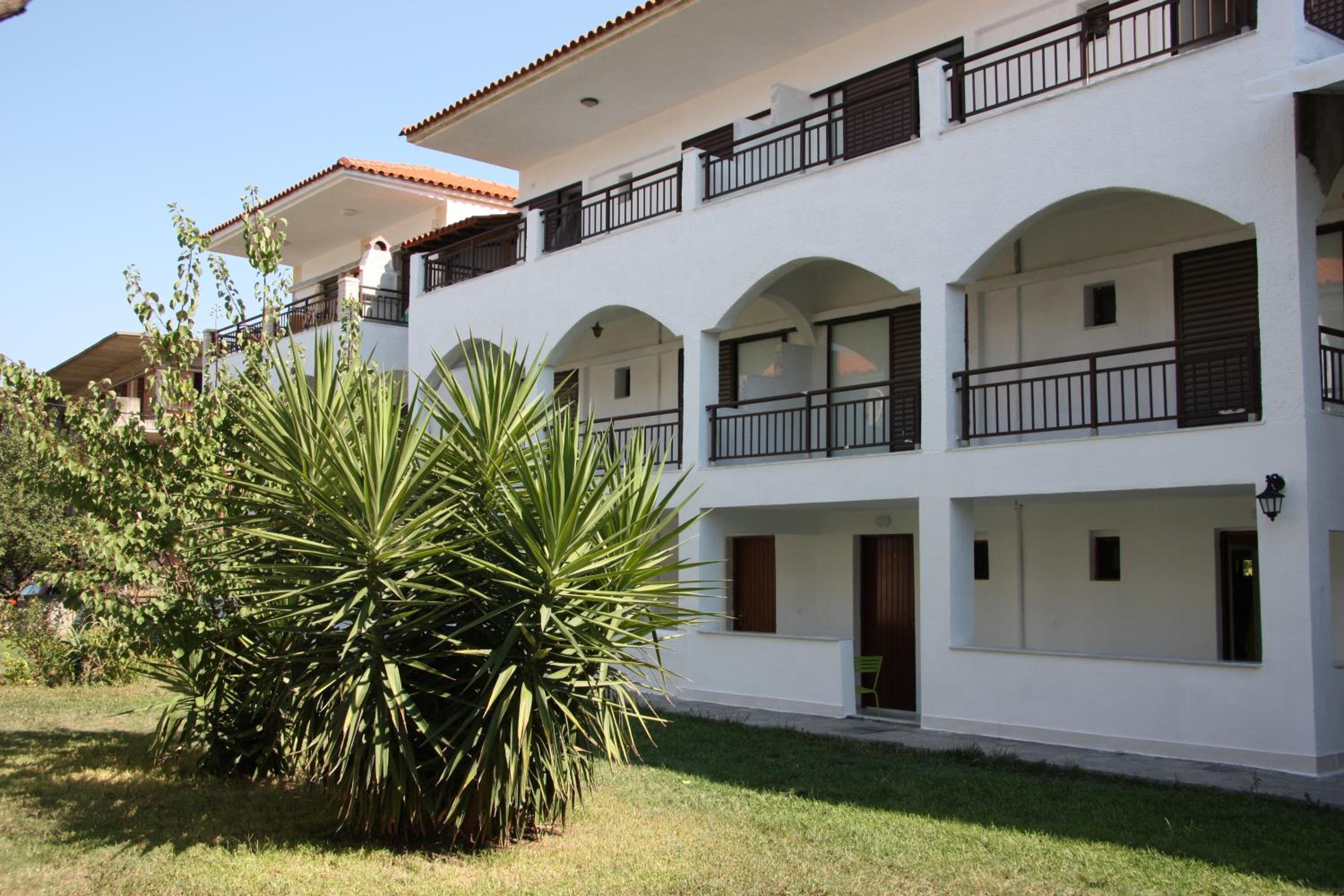 Apartment With Garden View photo 3