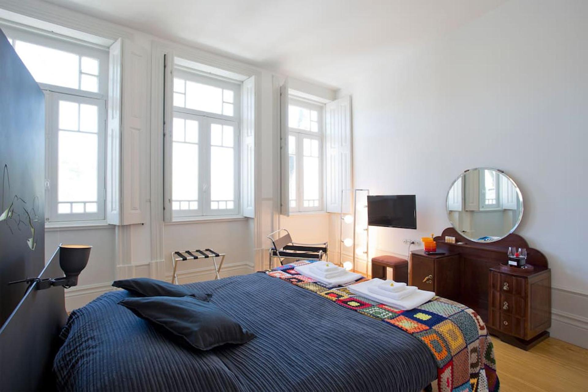 Deluxe Room (2 Adults + 1 Child) - Photo 19