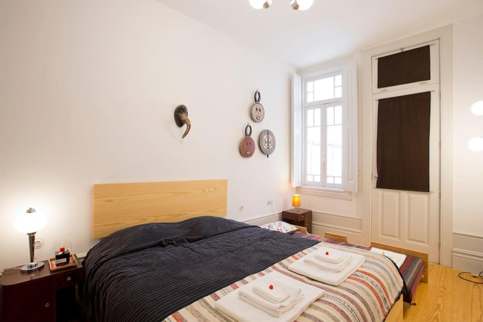 Deluxe Double Room with Bath - Photo 10