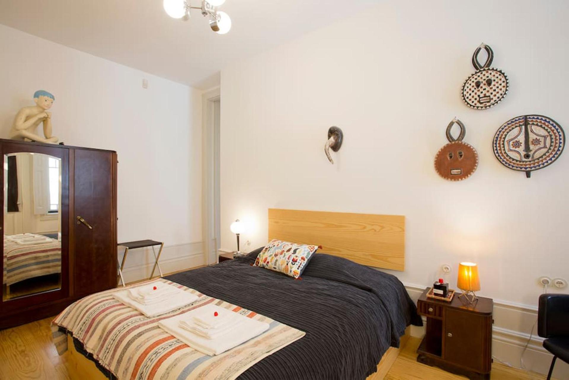 Deluxe Double Room with Bath - Photo 7