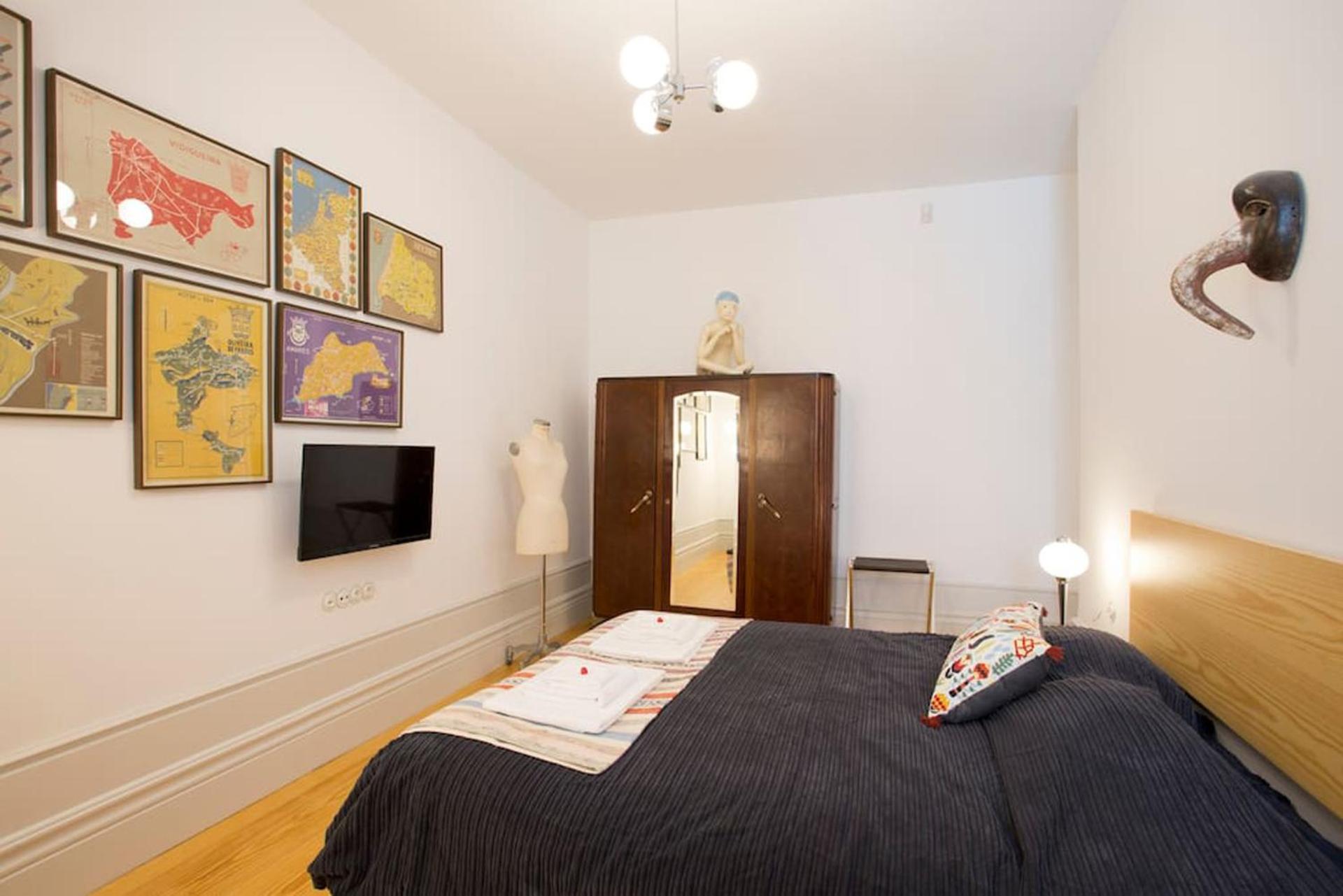 Deluxe Double Room with Bath - Photo 5