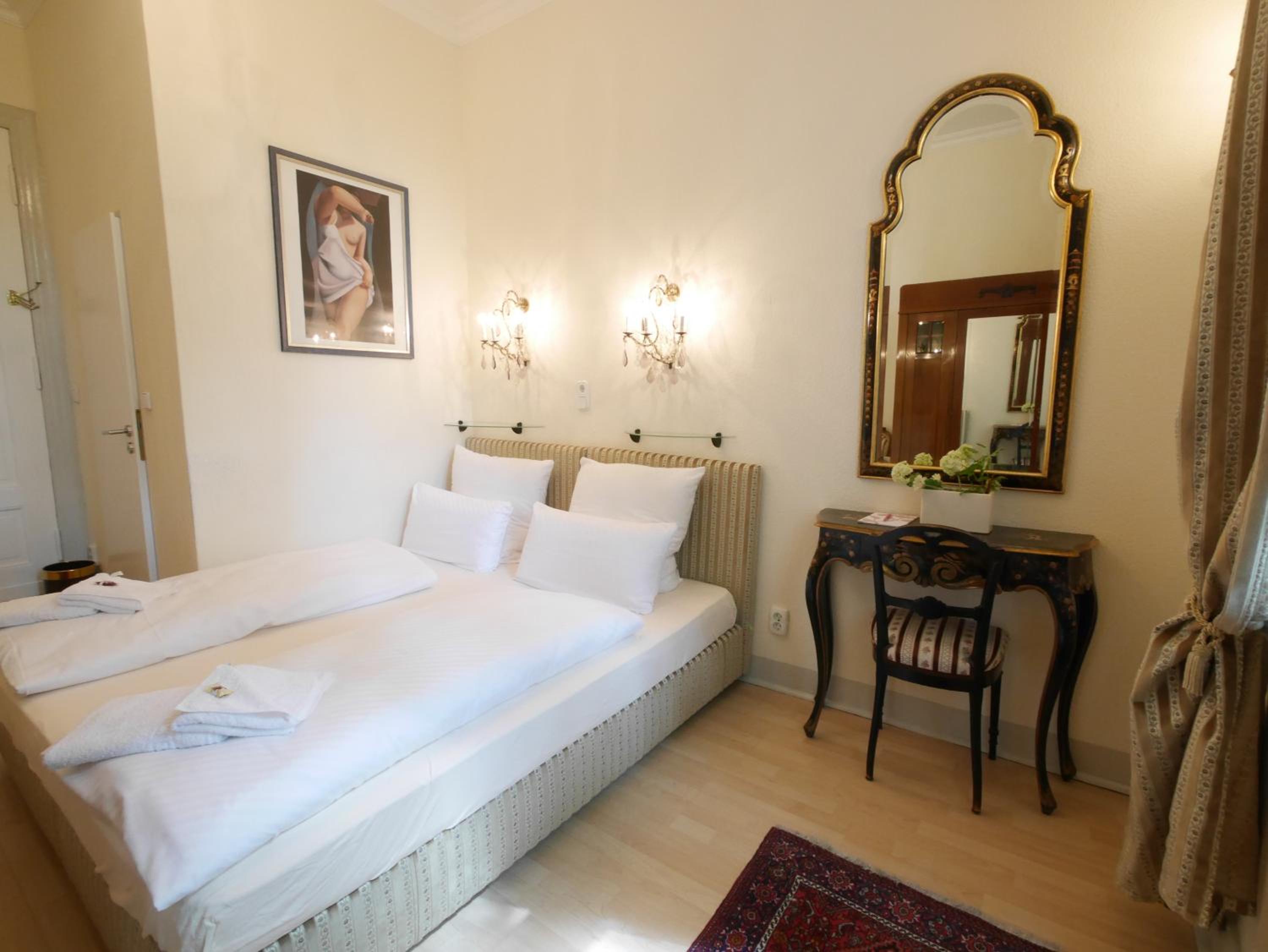 Standard Double Room photo 2