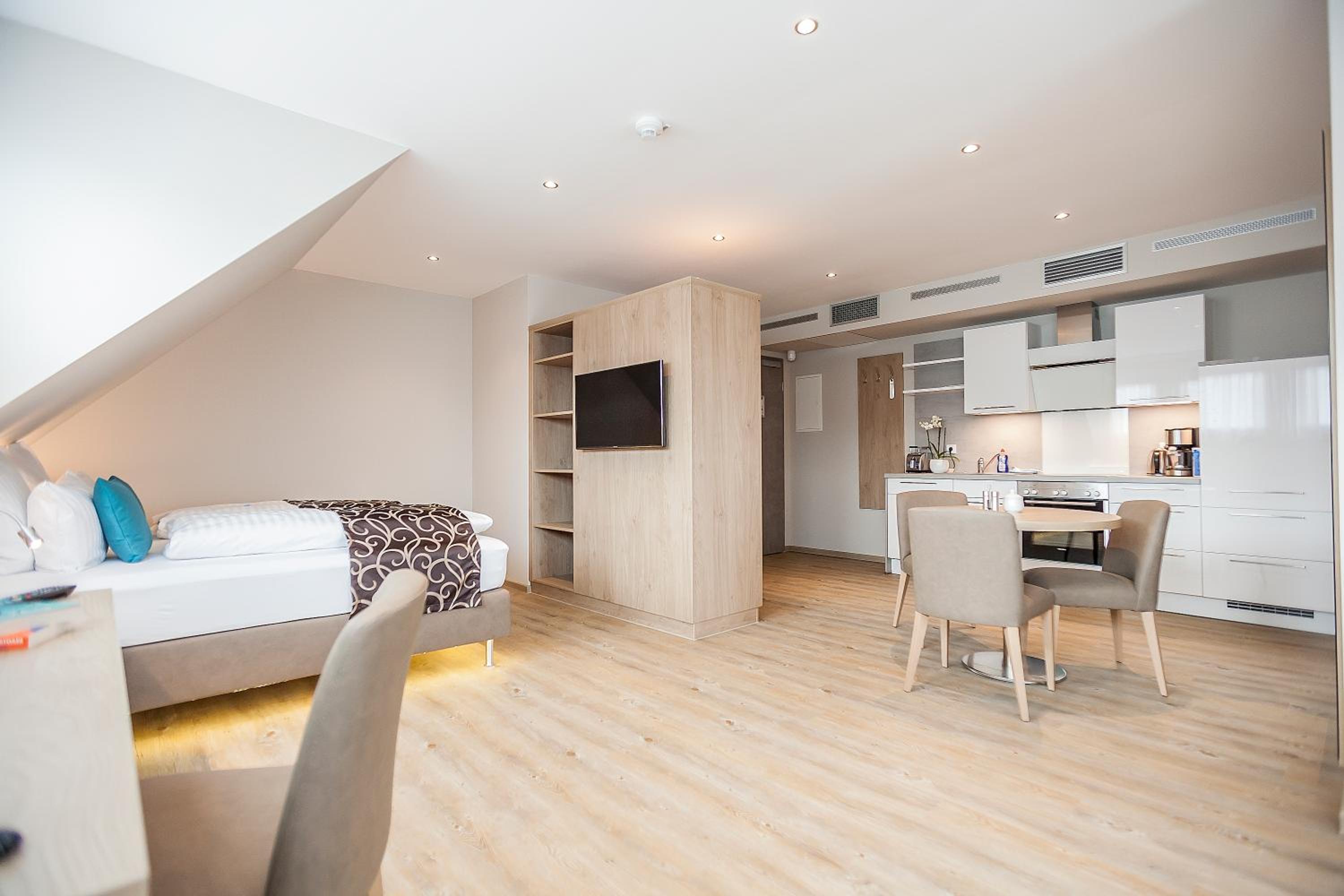 Deluxe Double Room with Kitchenette photo 2