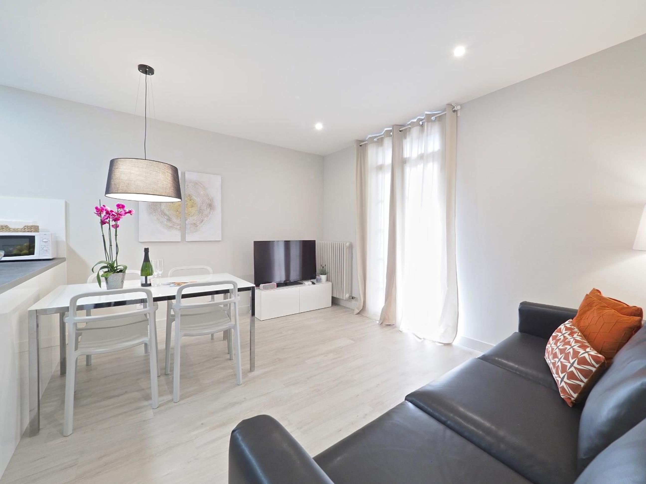 Apartamento Deluxe de Dos Habitaciones con Terraza