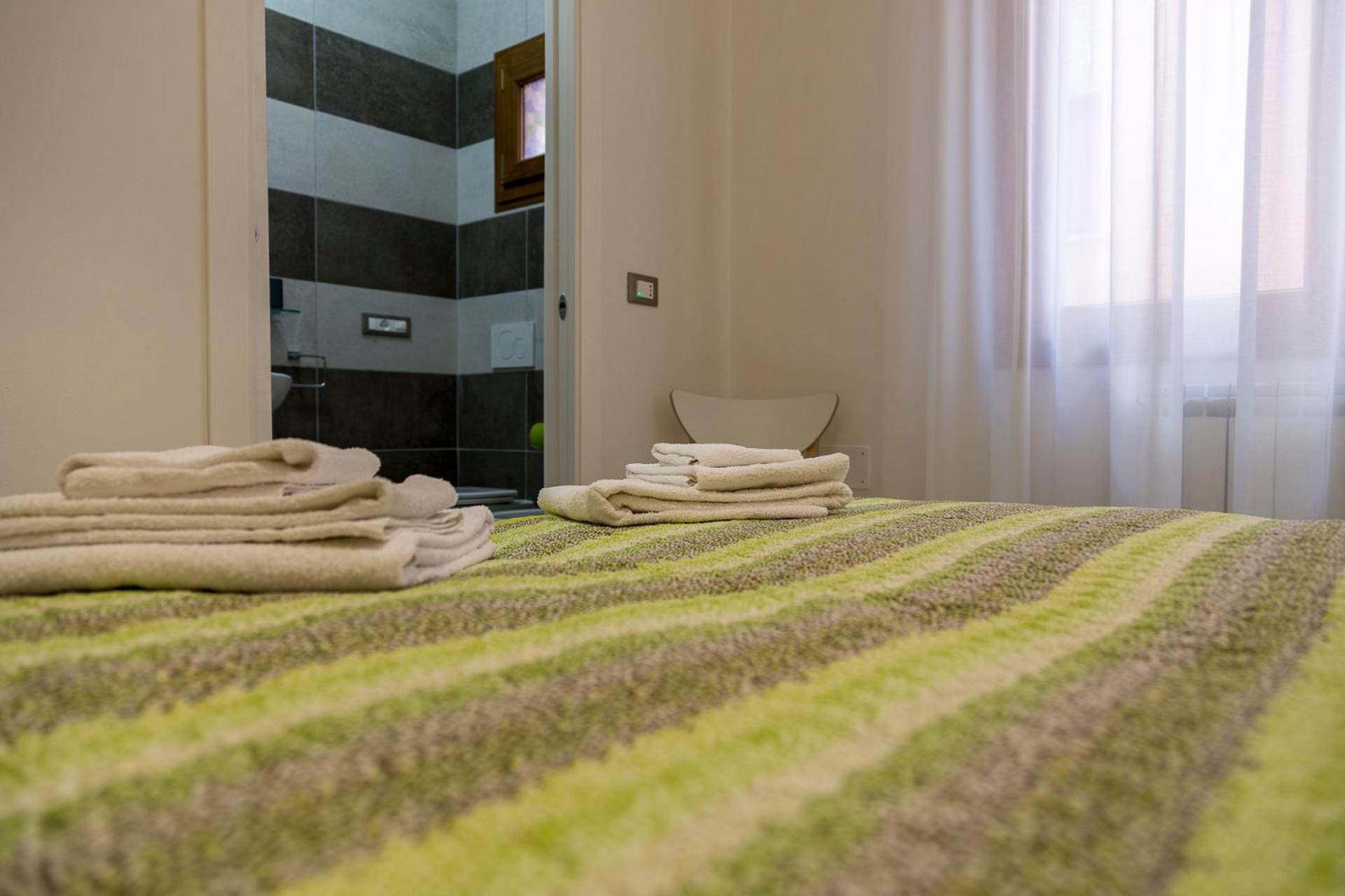 Standard Double or Twin Room - Photo 2