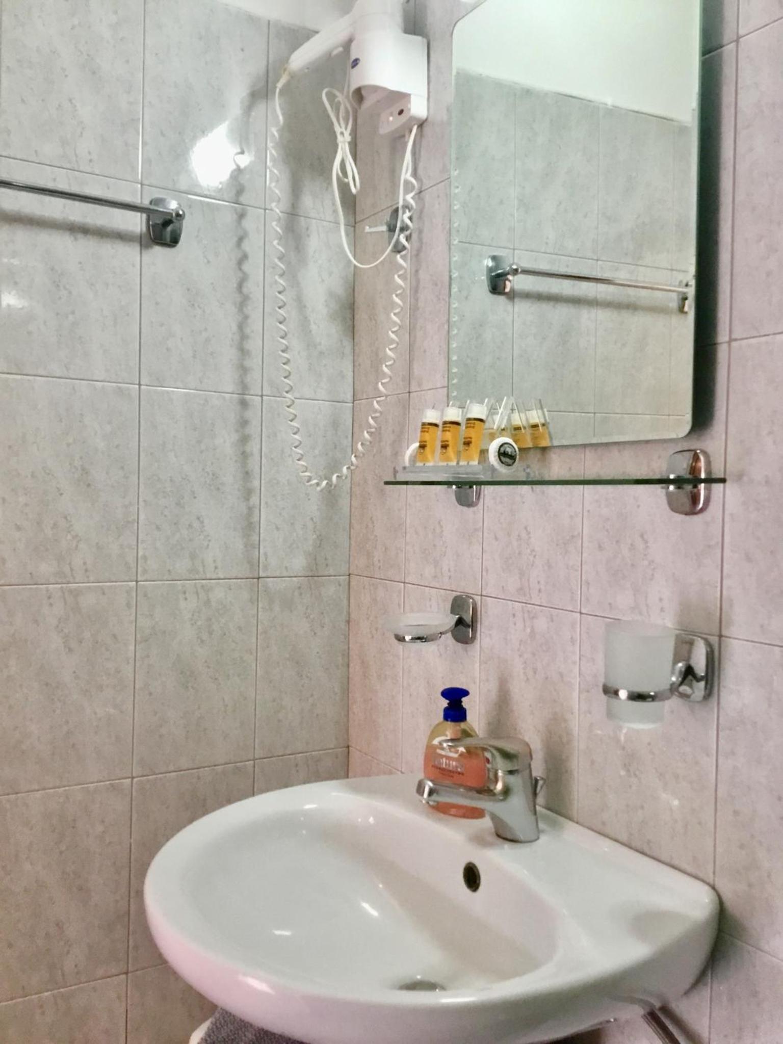 Deluxe Triple Room photo 2