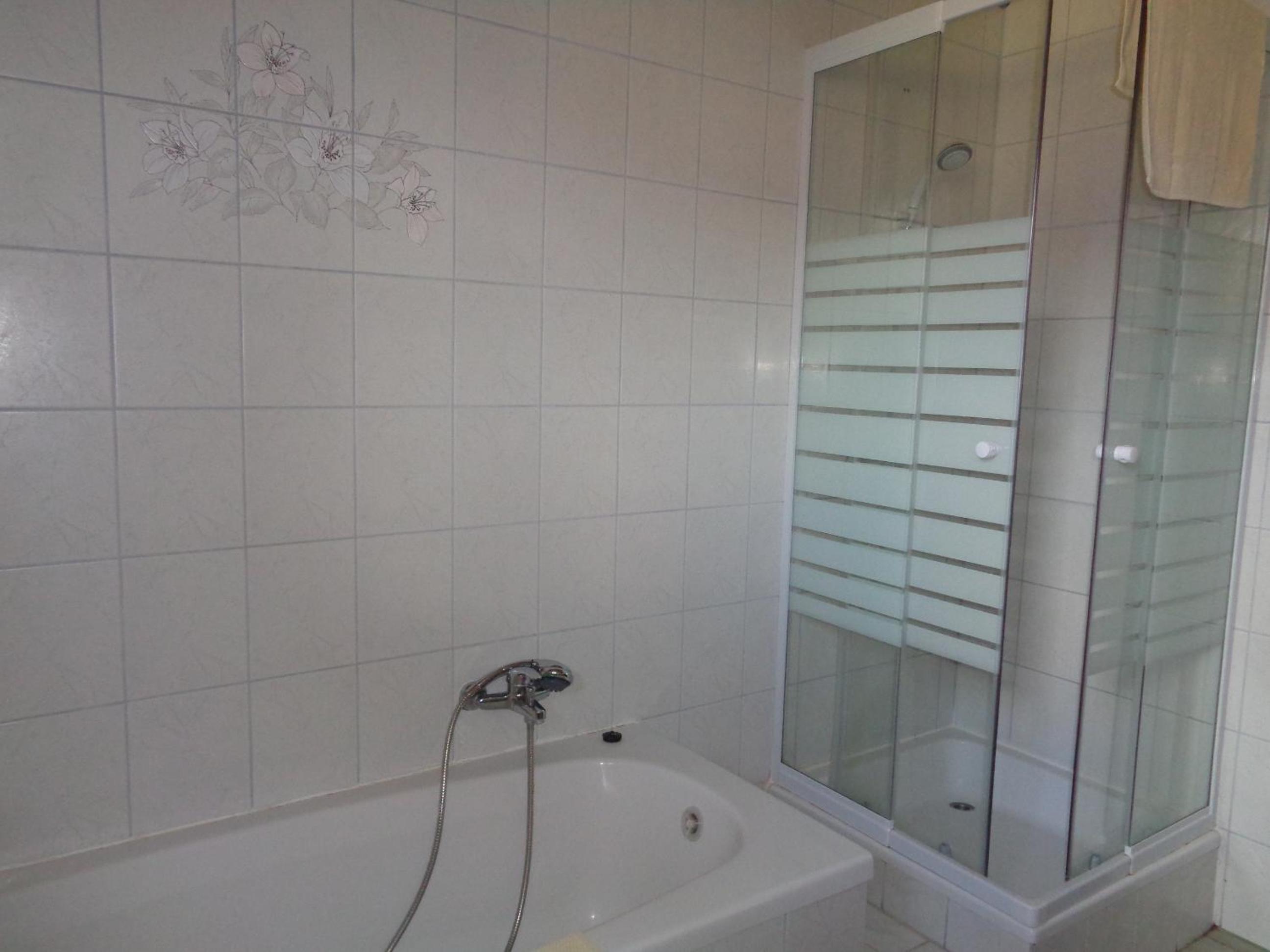 Three-Bedroom Apartment - Photo 6