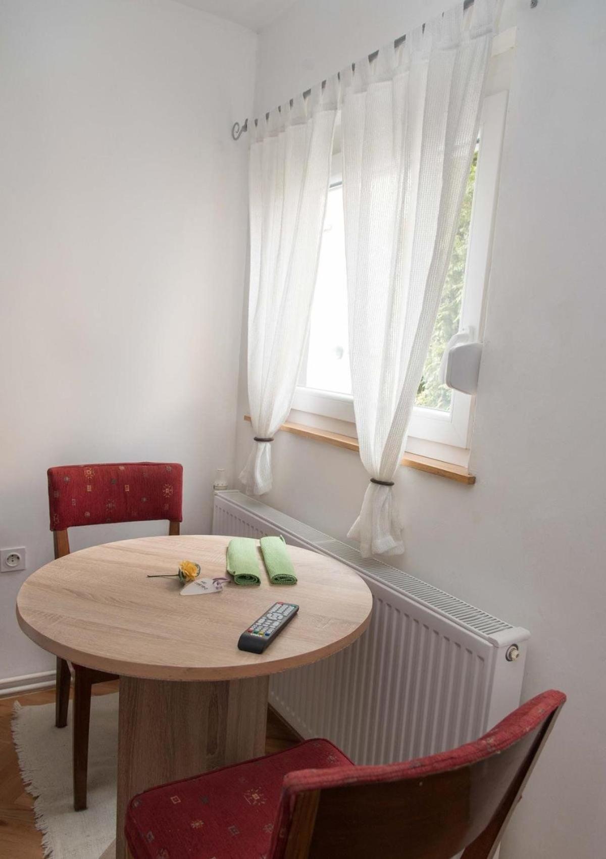 Double Room - Photo 6