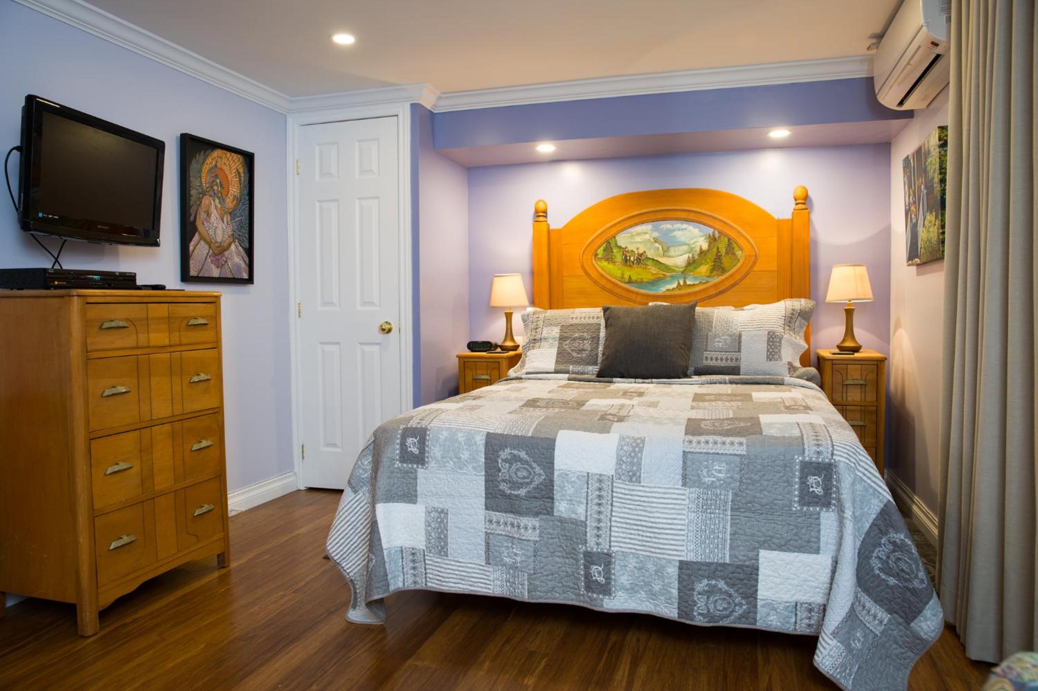 Standard Queen Room With Private bathroom