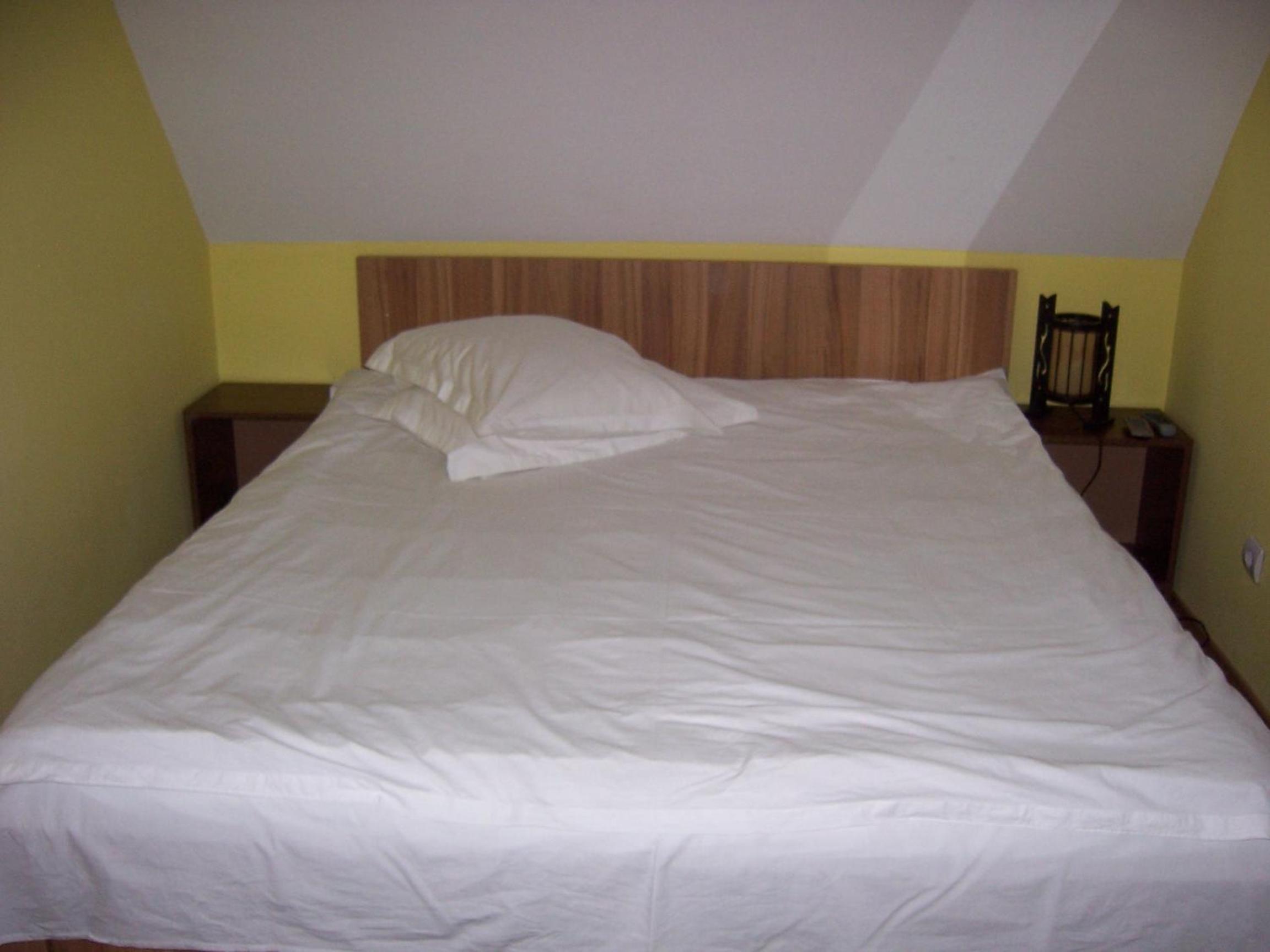 Double Room with Private Bathroom - Photo 13