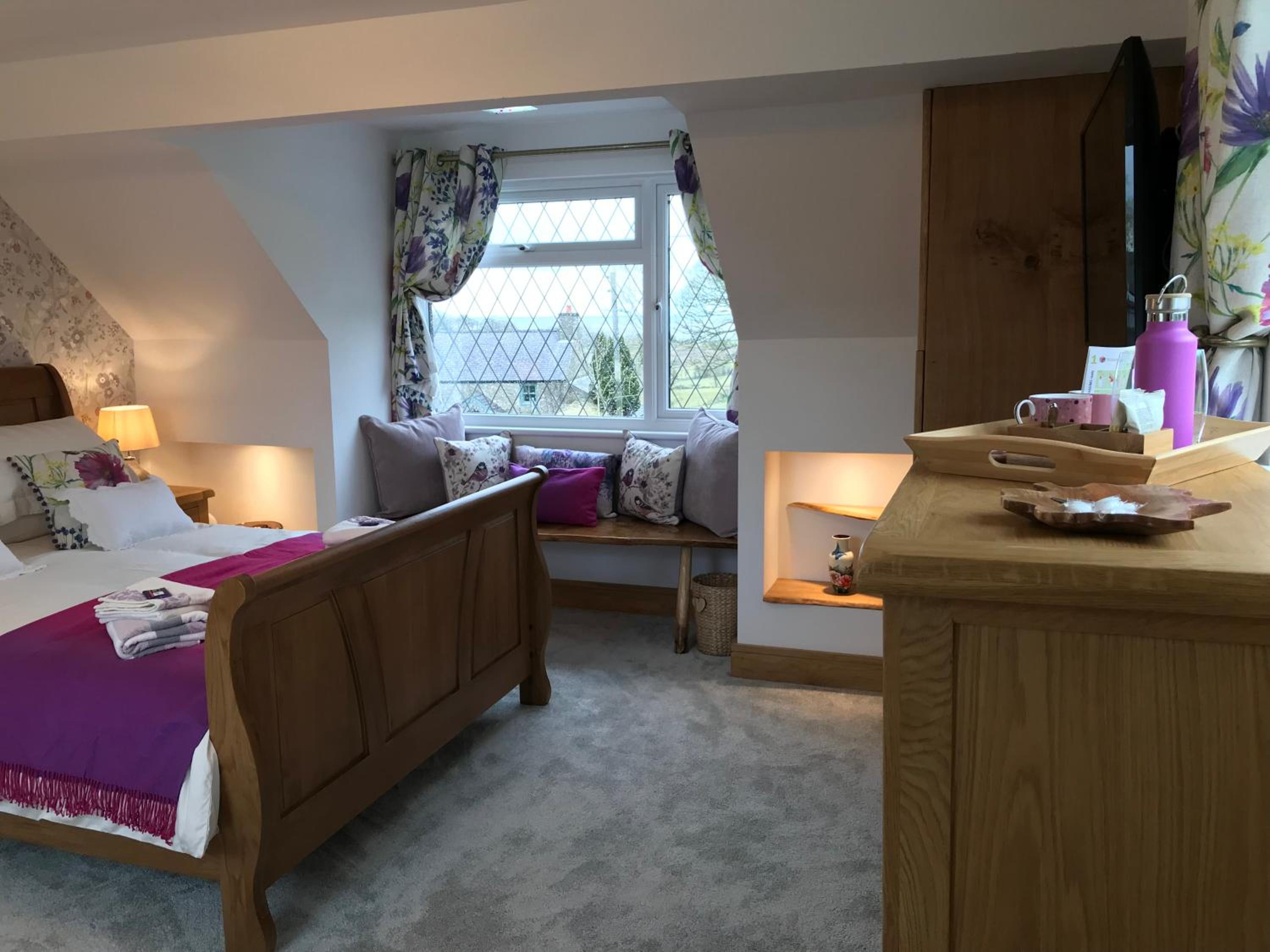 Deluxe King Suite with Sea View photo 3