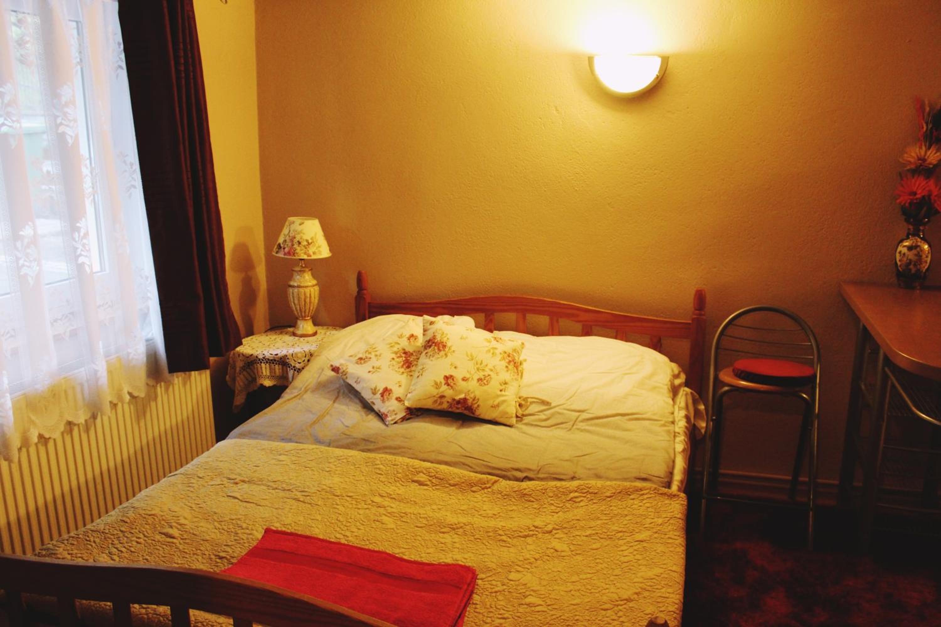 Standard Queen Room - Photo 8