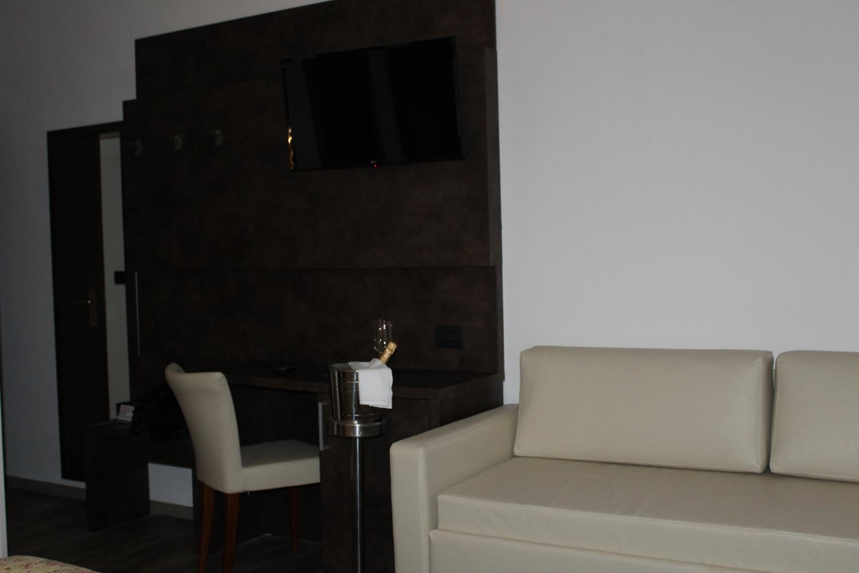 Deluxe Triple Room photo 2