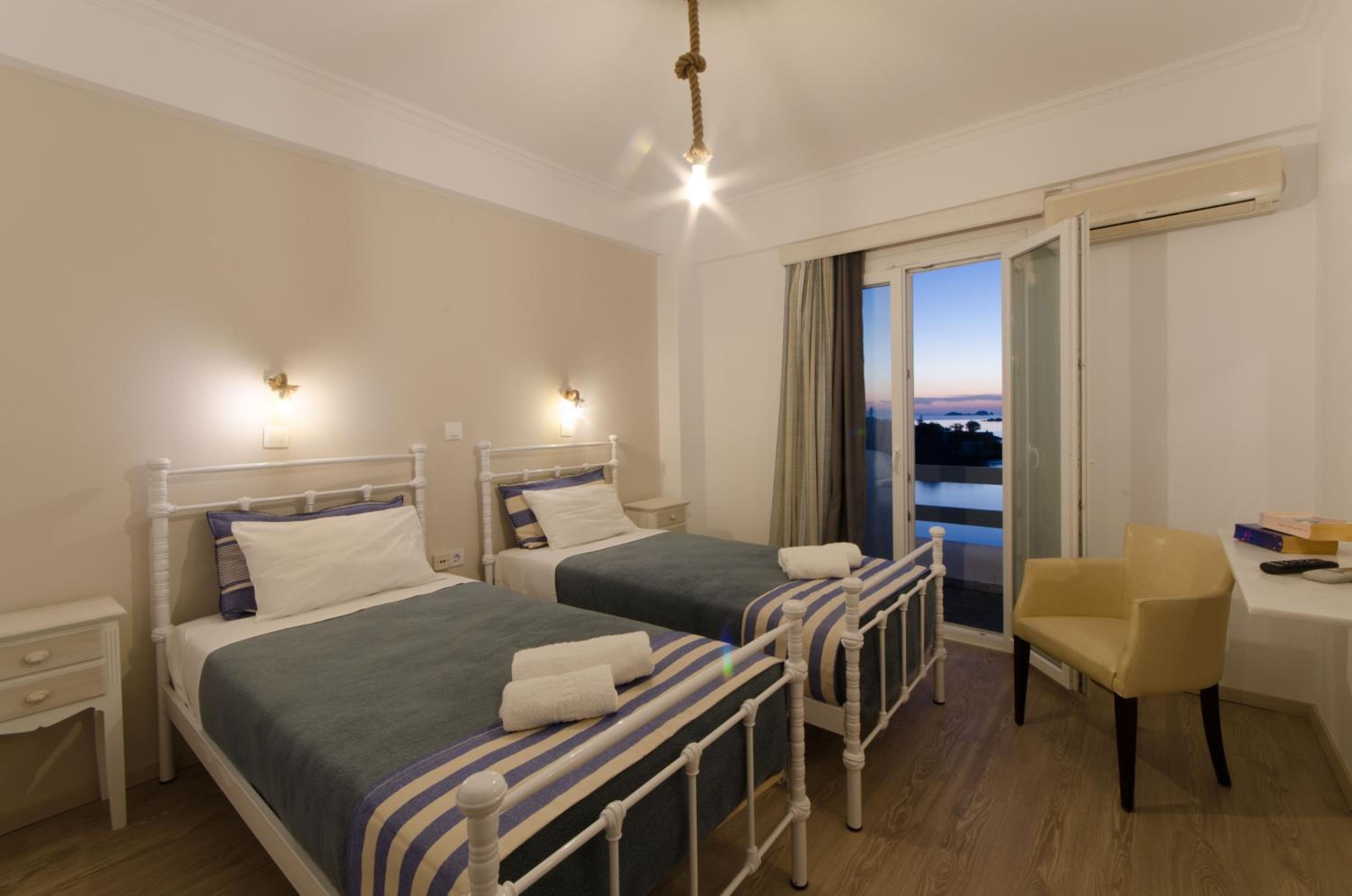 Standard Double or Twin Room with Sea View photo 1
