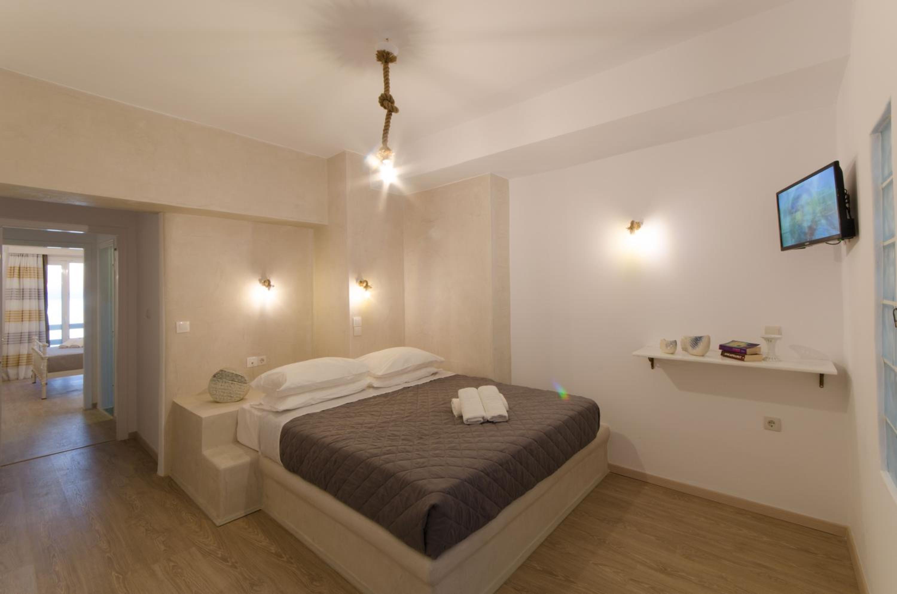 Suite with Balcony and Sea View photo 1