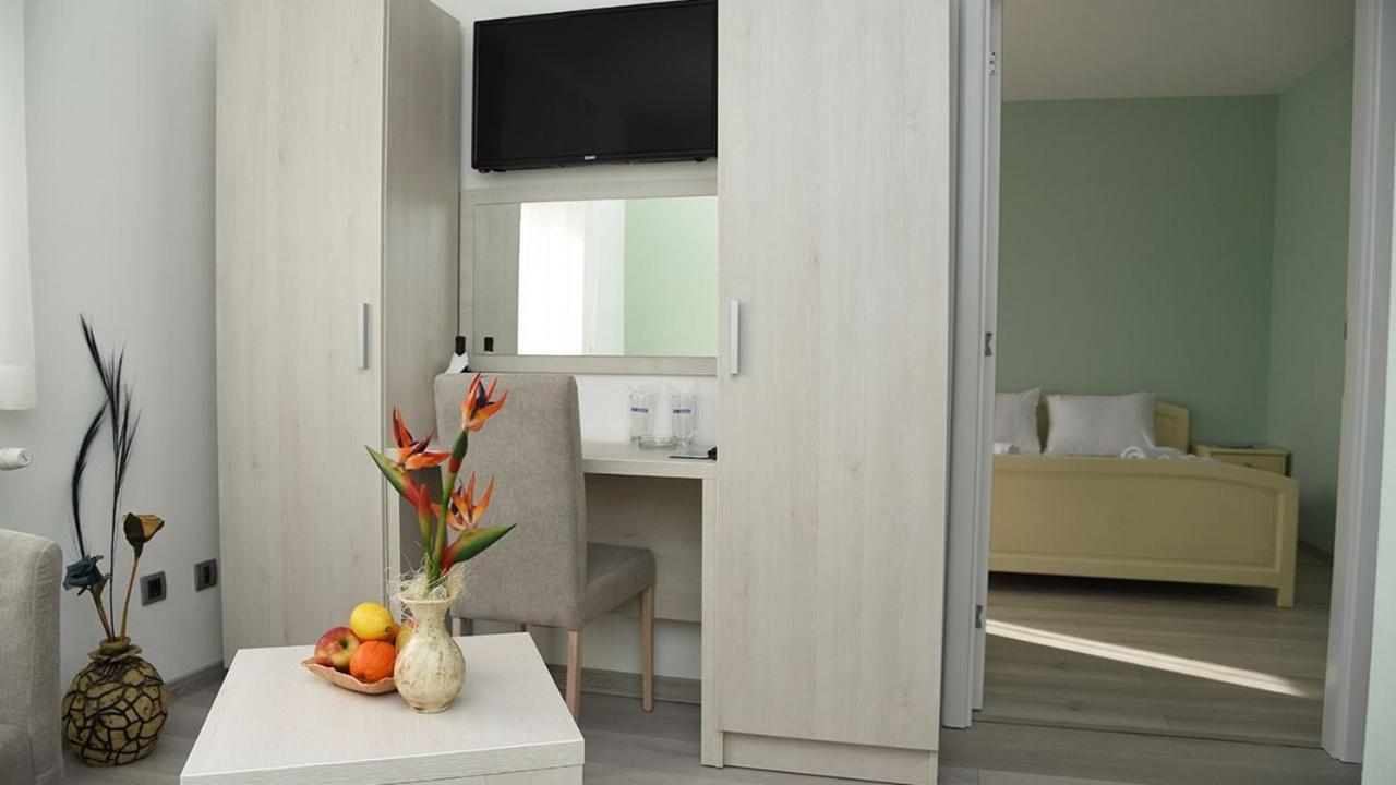 One-Bedroom Suite photo 2