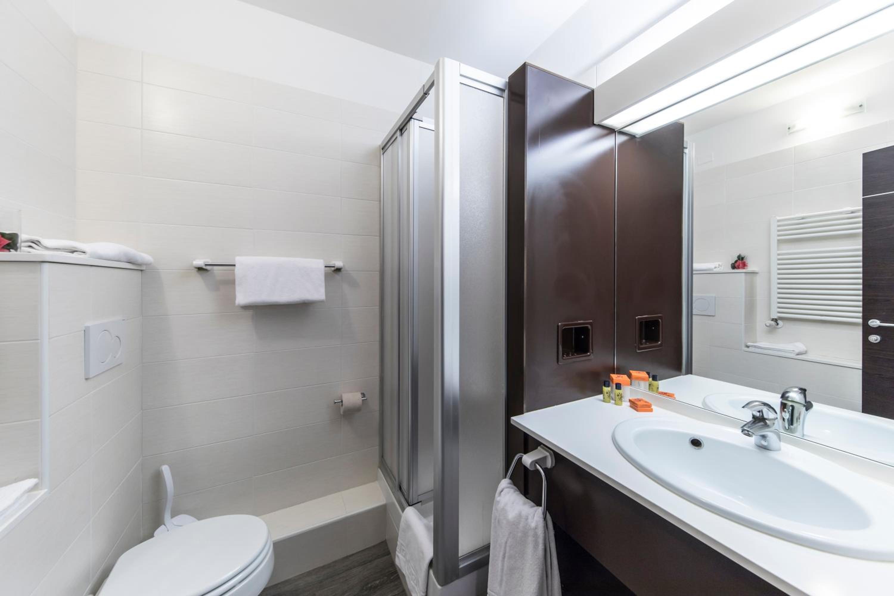 Standard Quadruple Room - Photo 8
