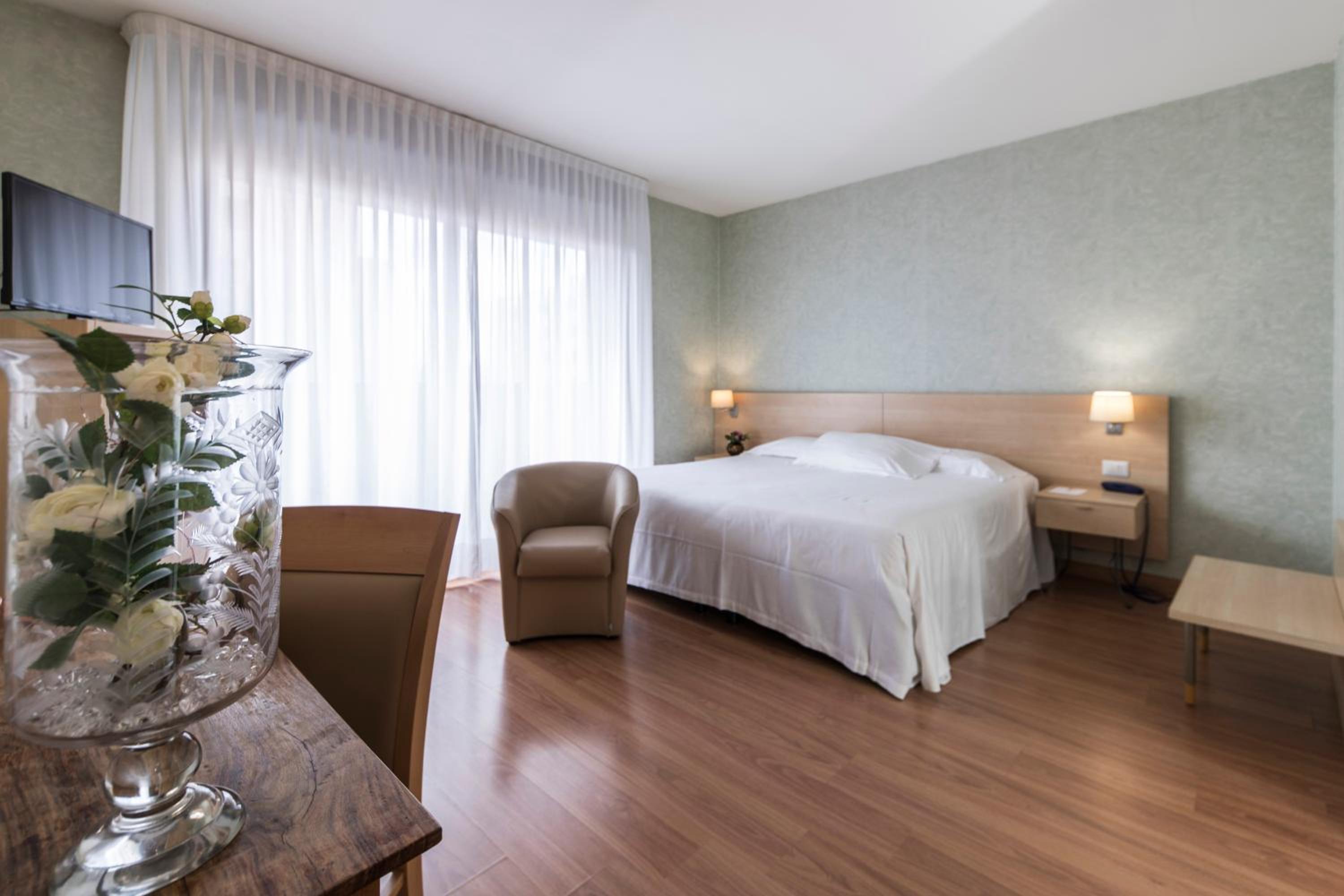Standard Double Room - Photo 2
