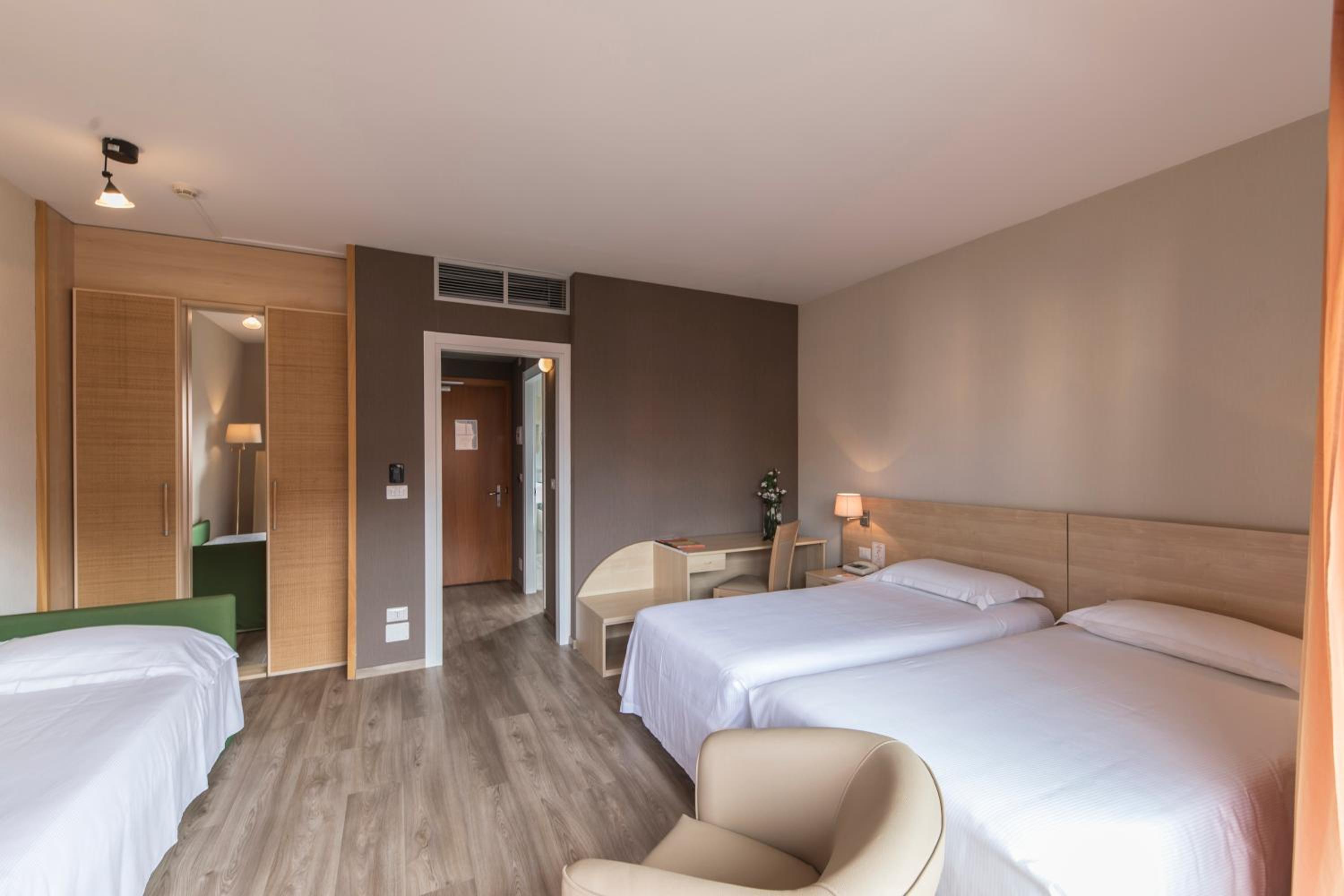 Standard Triple Room - Photo 18