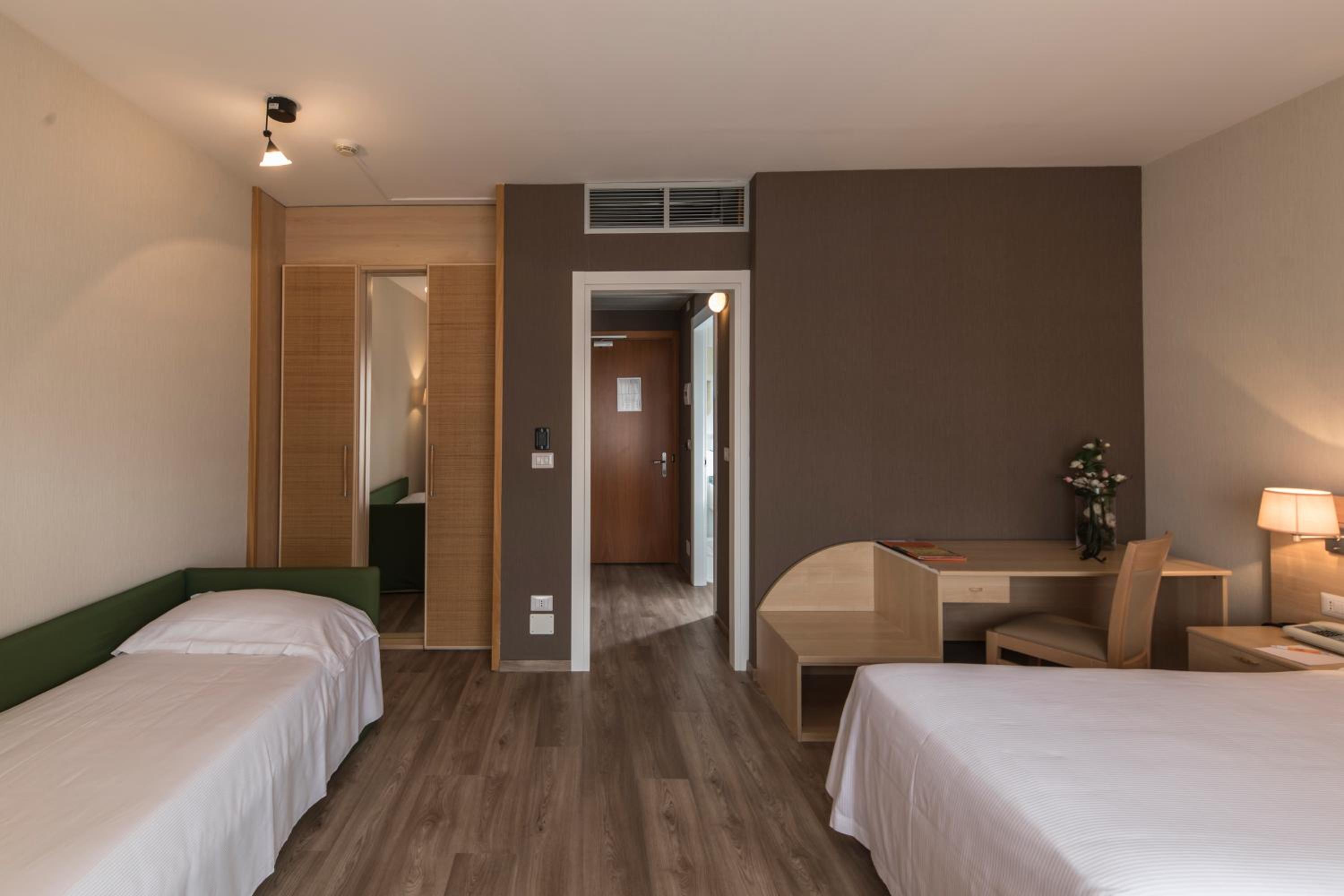 Standard Triple Room - Photo 2