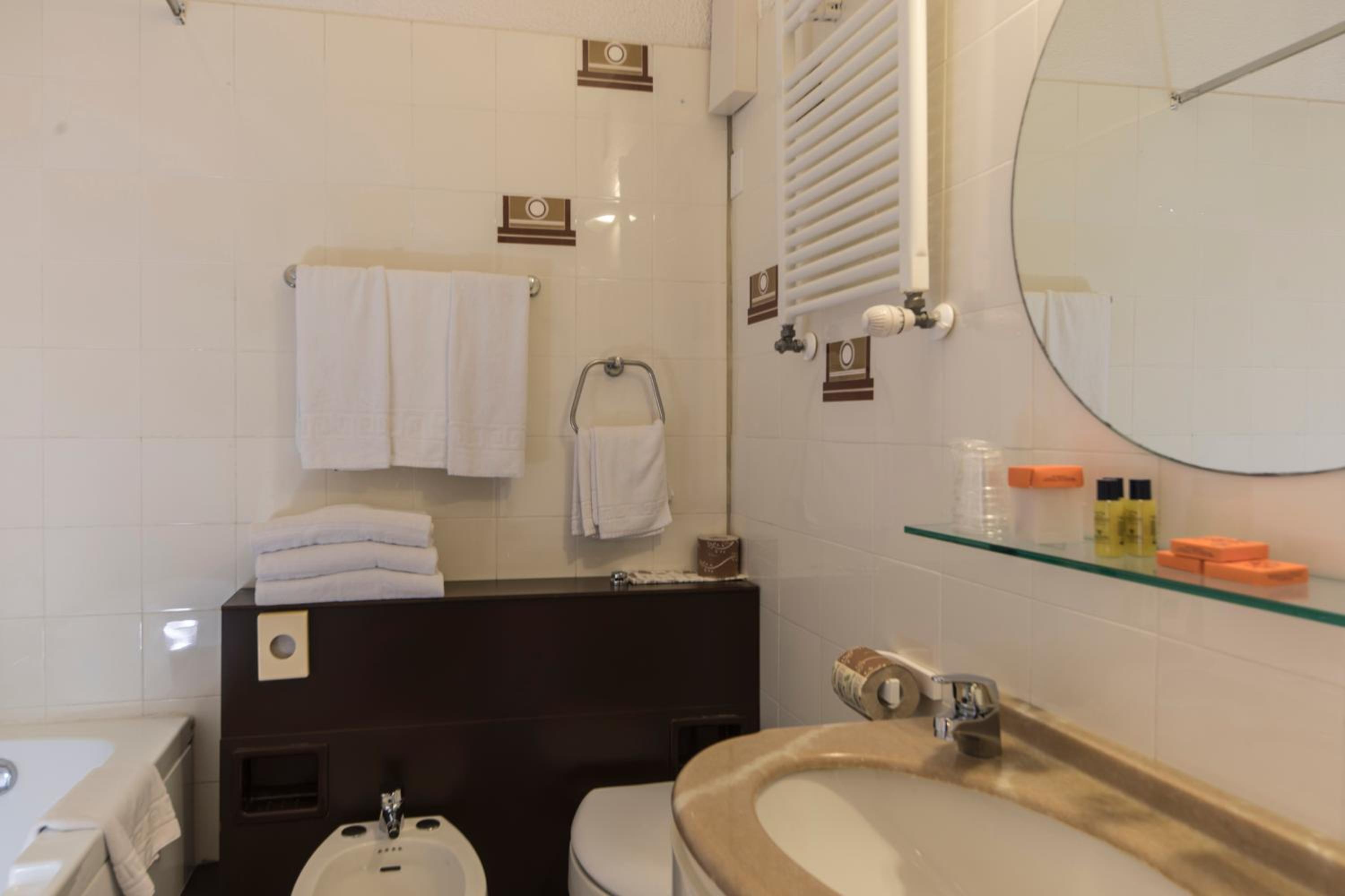 Standard Triple Room - Photo 5