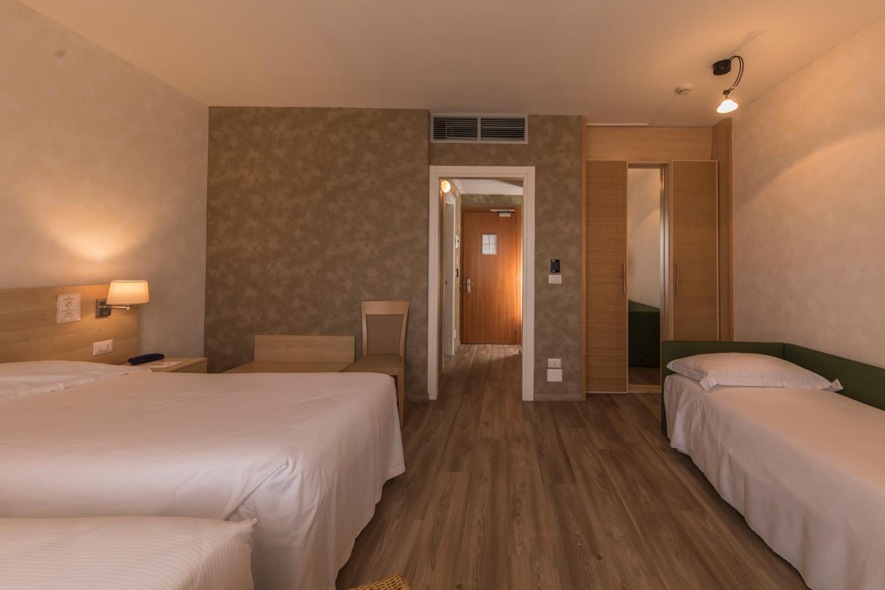 Standard Triple Room - Photo 19