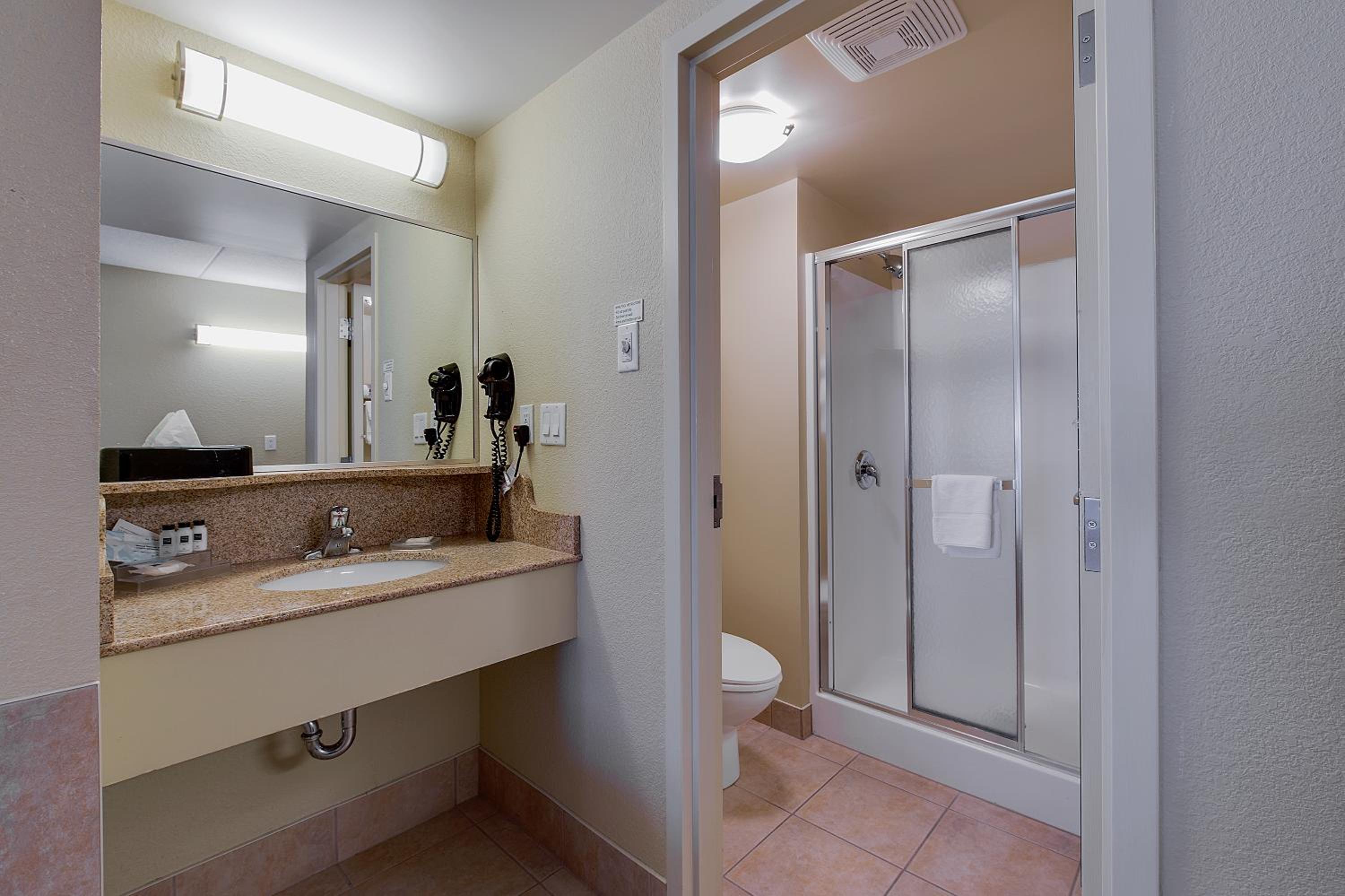 King Suite with Spa Bath photo 2