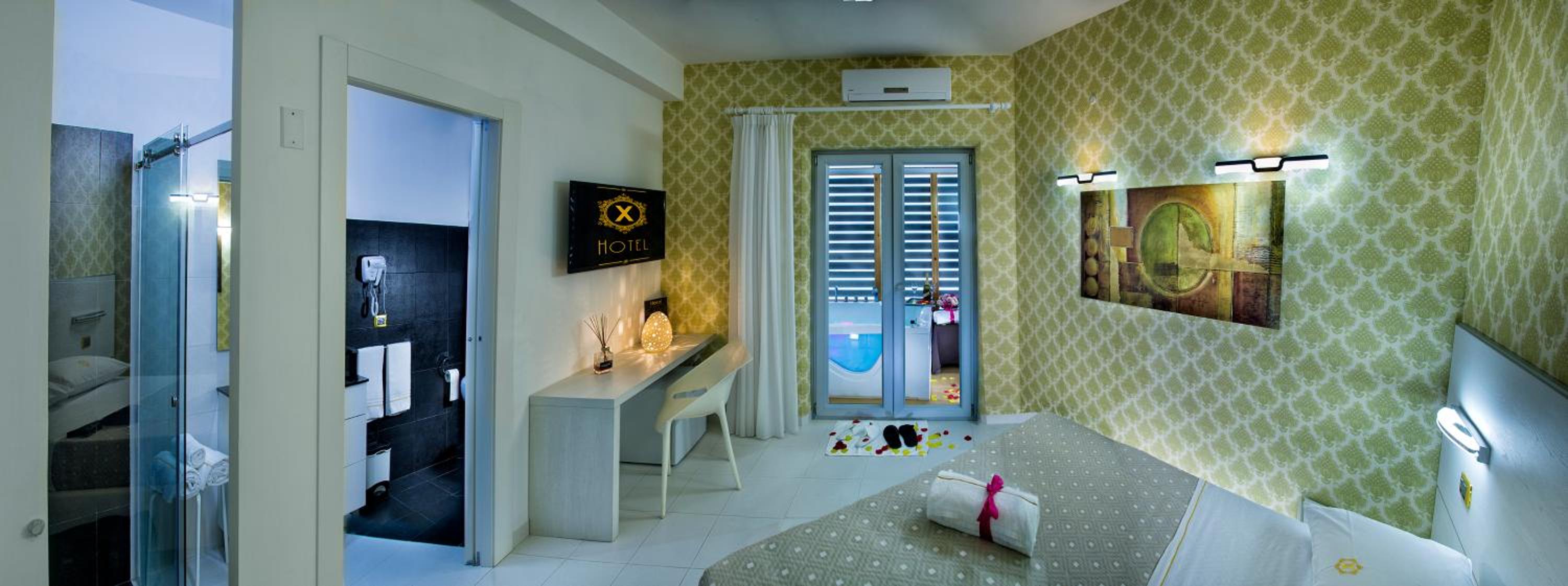 Double Room with Spa Bath photo 2