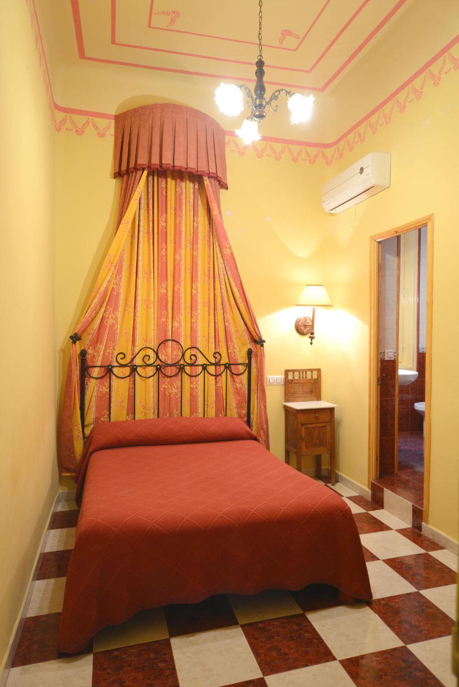 Habitación Doble con Baño Privado