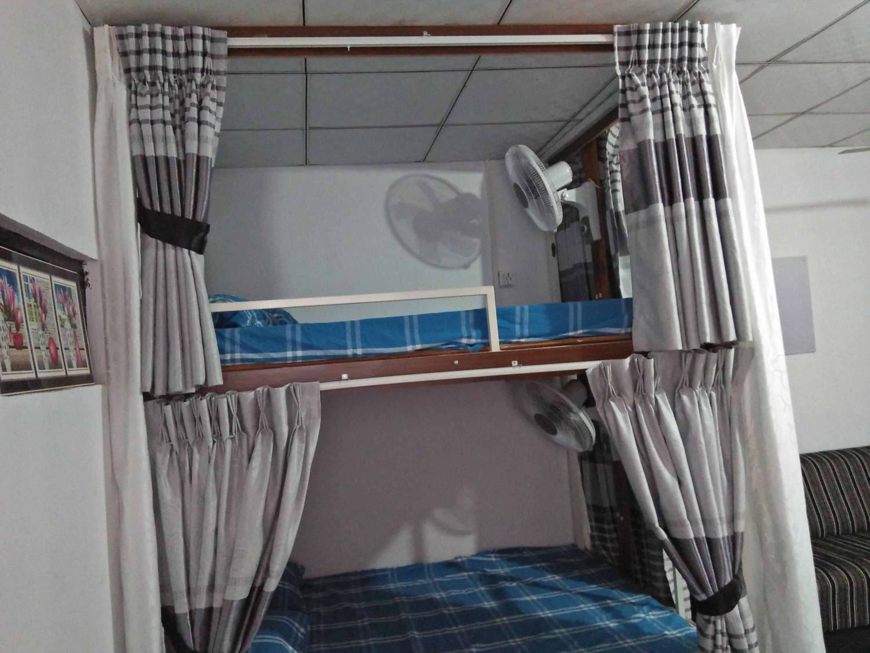 4-Bed Mixed Dormitory Room photo 3
