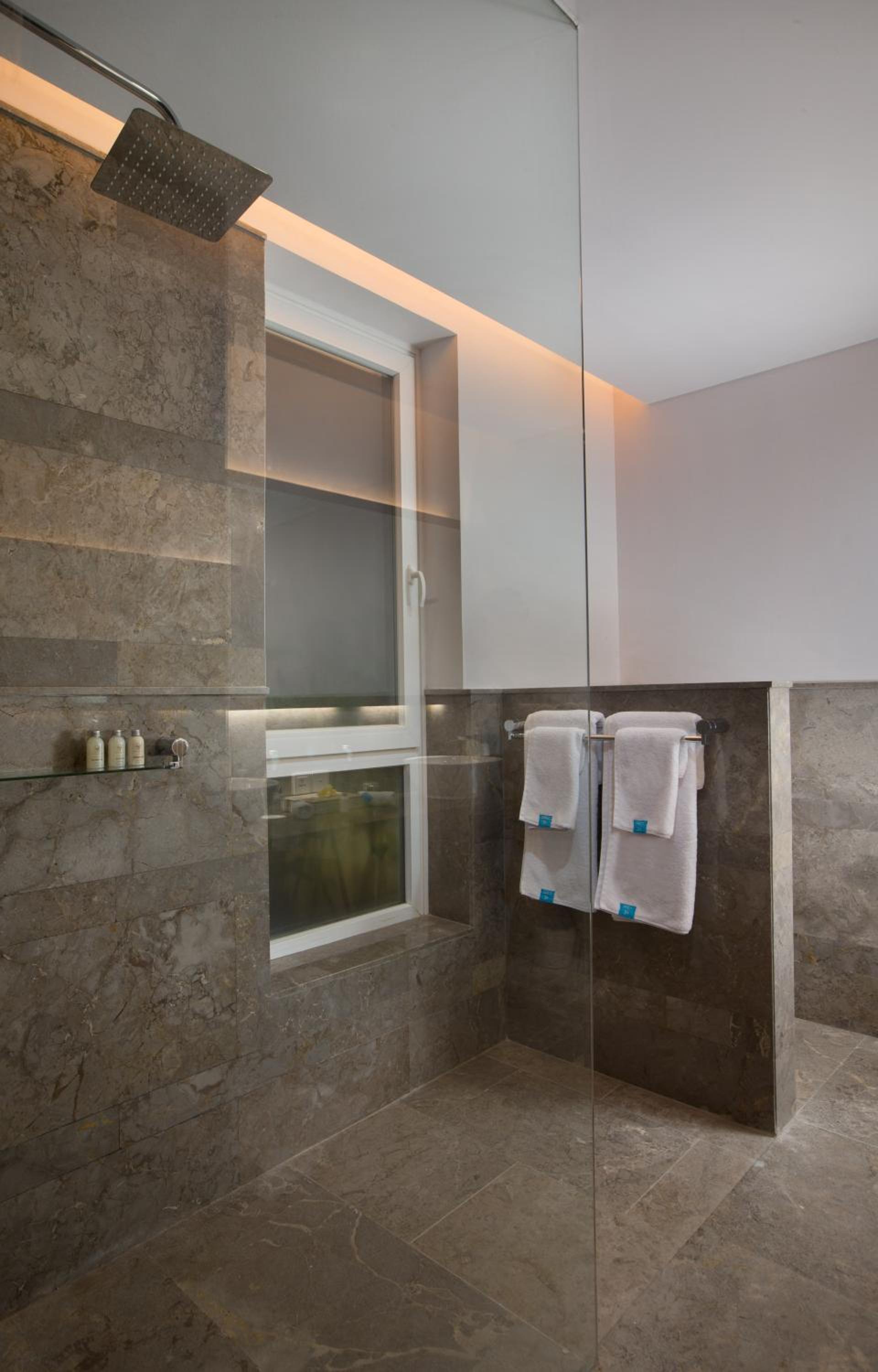 Pavana King Room with Sea View photo 2