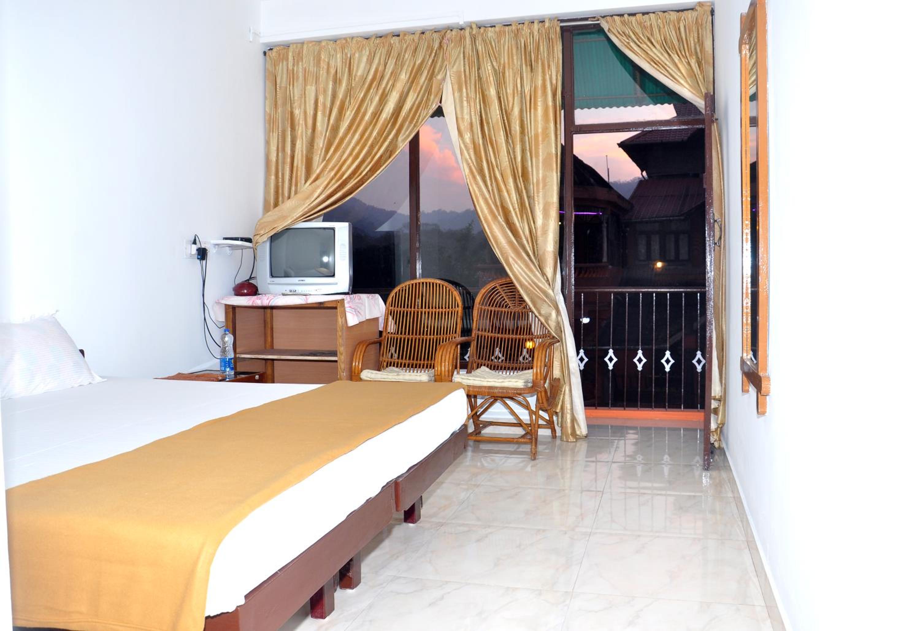 Double or Twin Room with Balcony - Photo 1