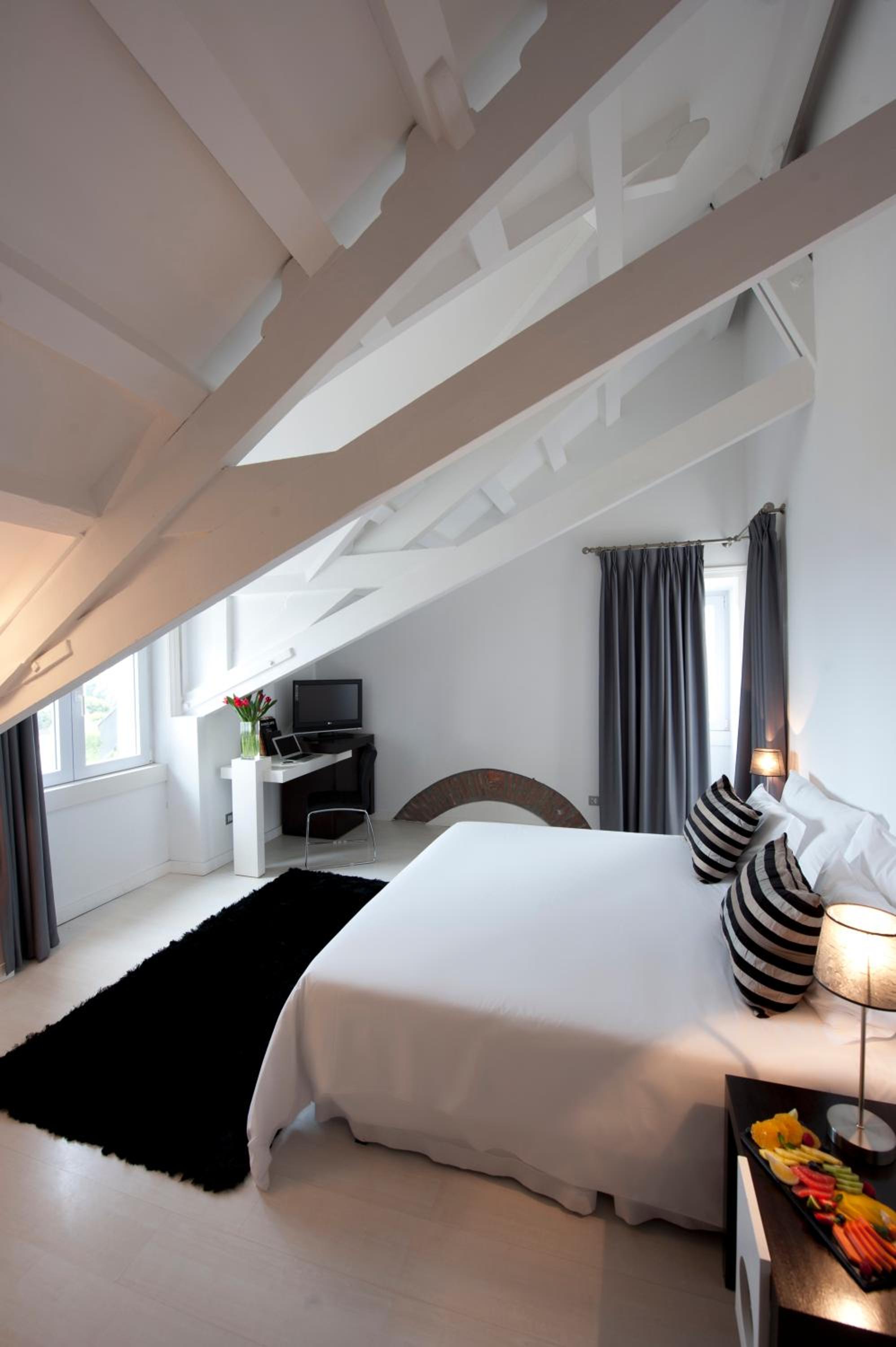 Standard Twin Room - Photo 2