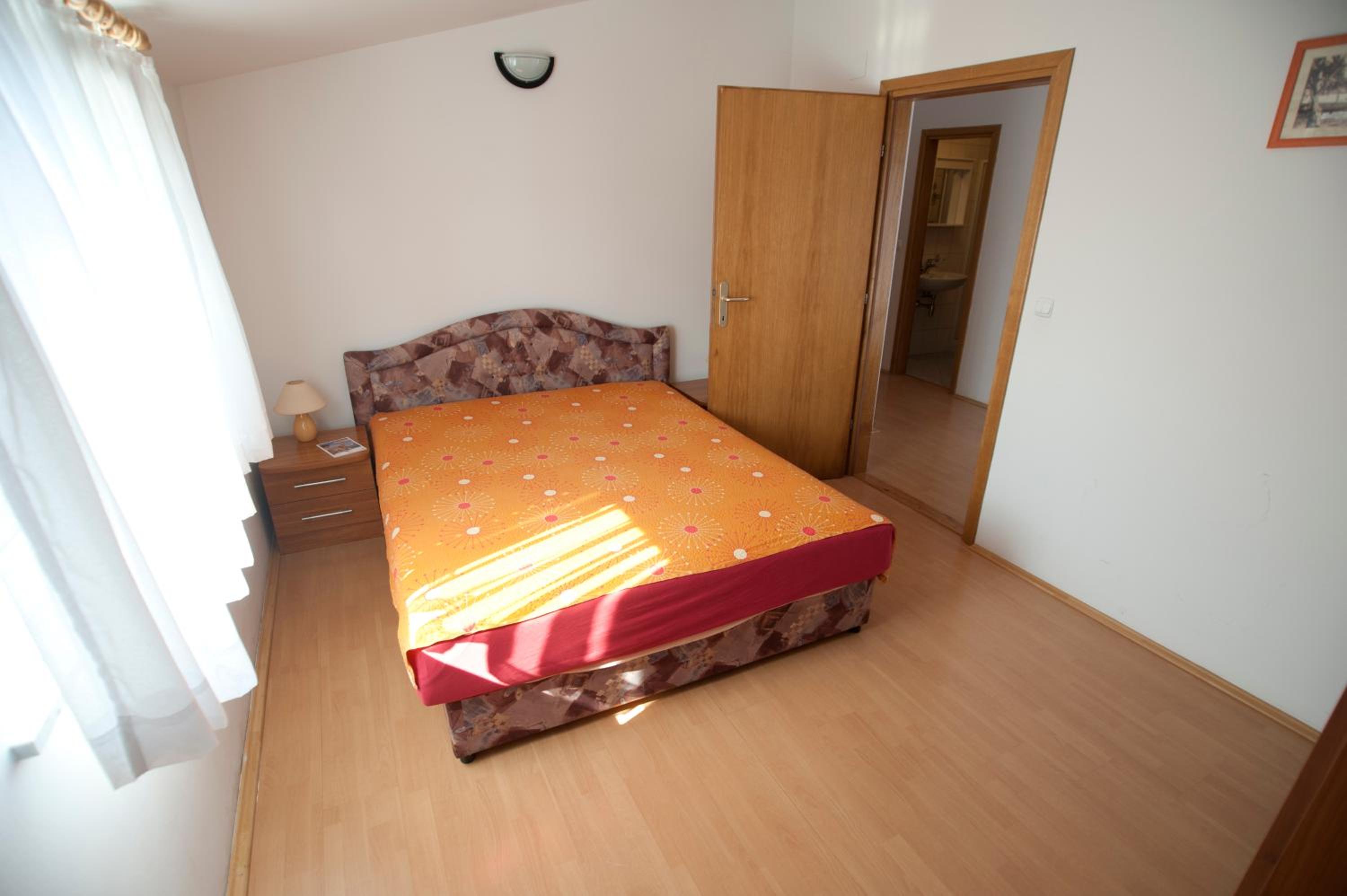 One-Bedroom Apartment with Balcony - Photo 3