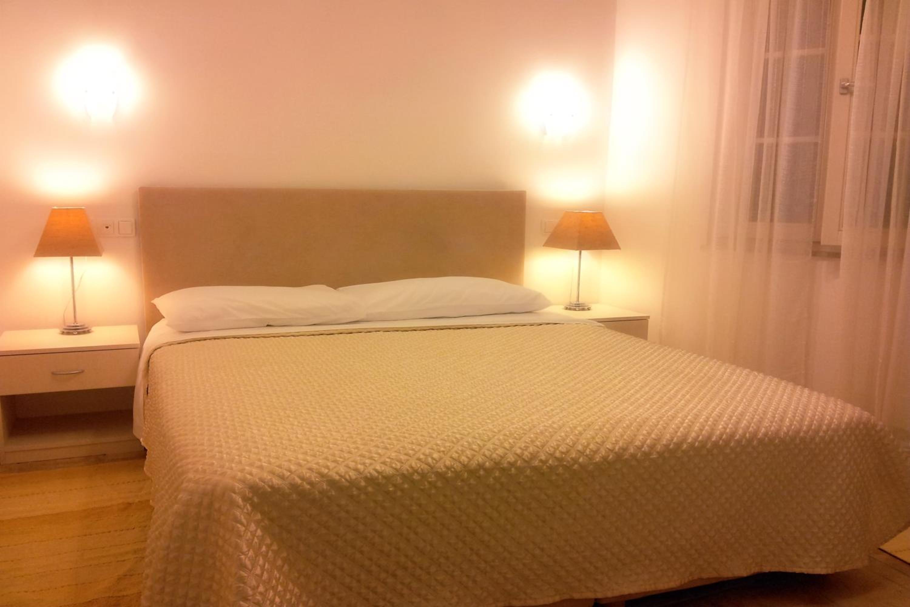 Deluxe Studio Apartment with Terrace - Photo 11