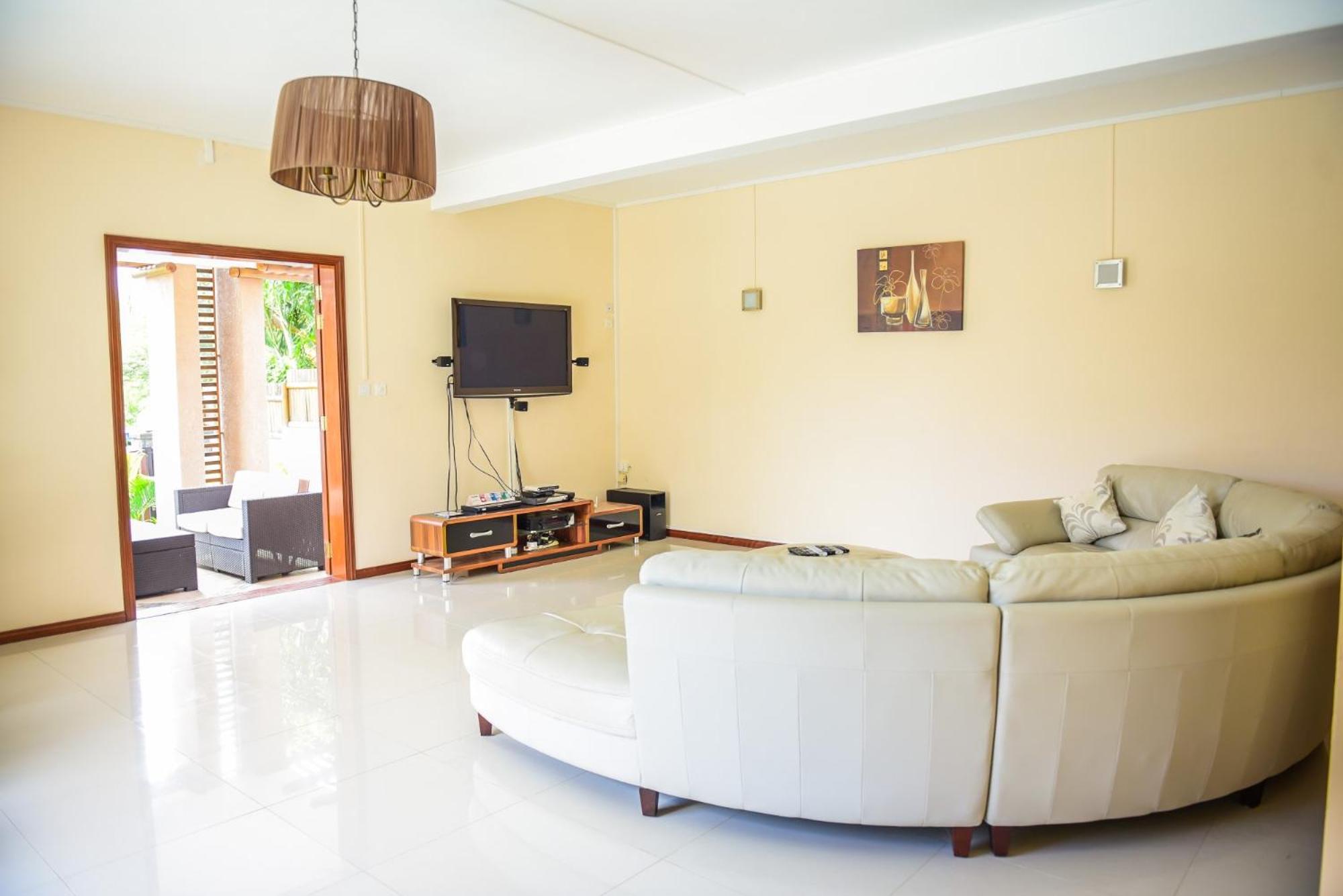 Villa com Piscina Privada