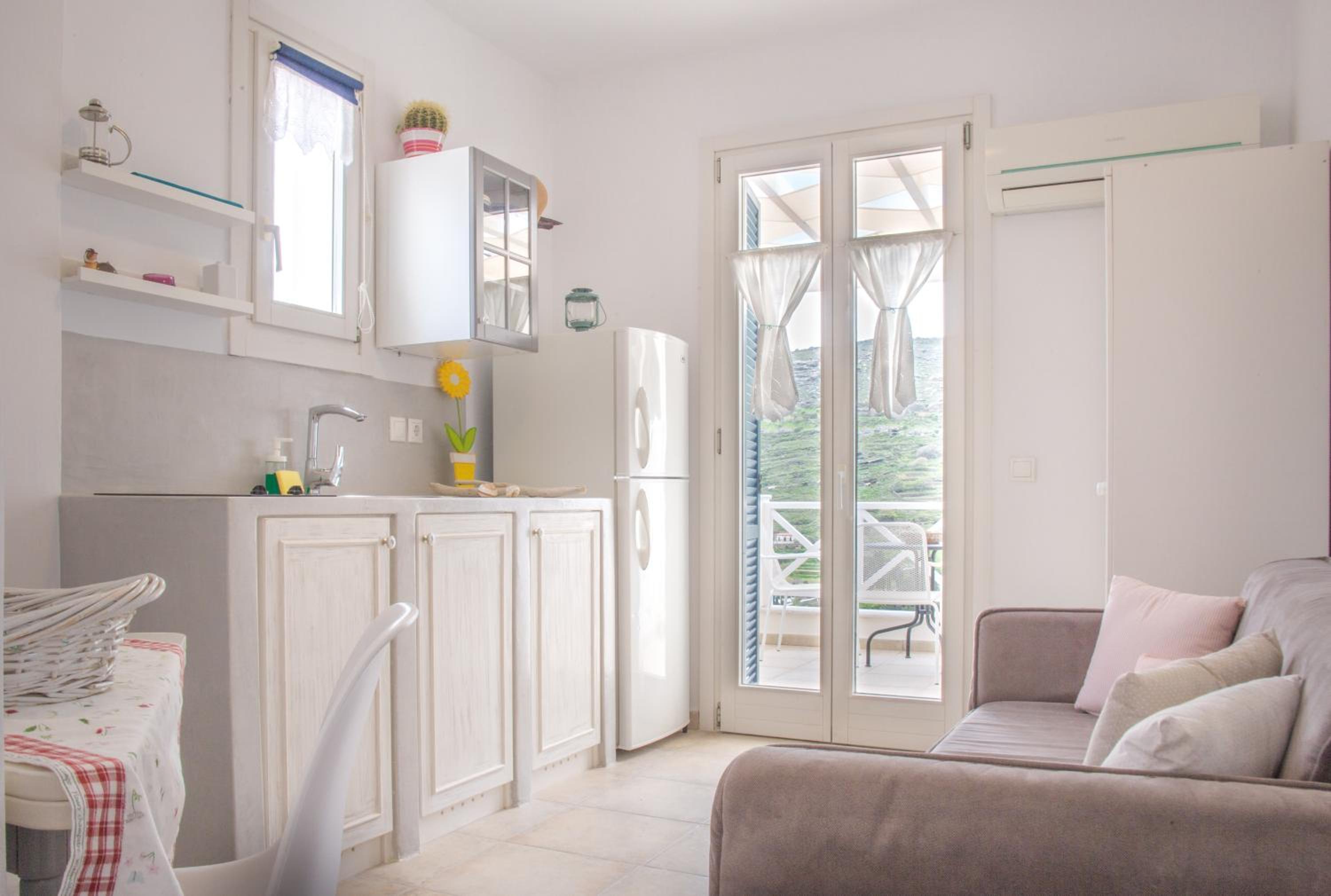 One Bedroom Apartment with Private Balcony - Photo 8