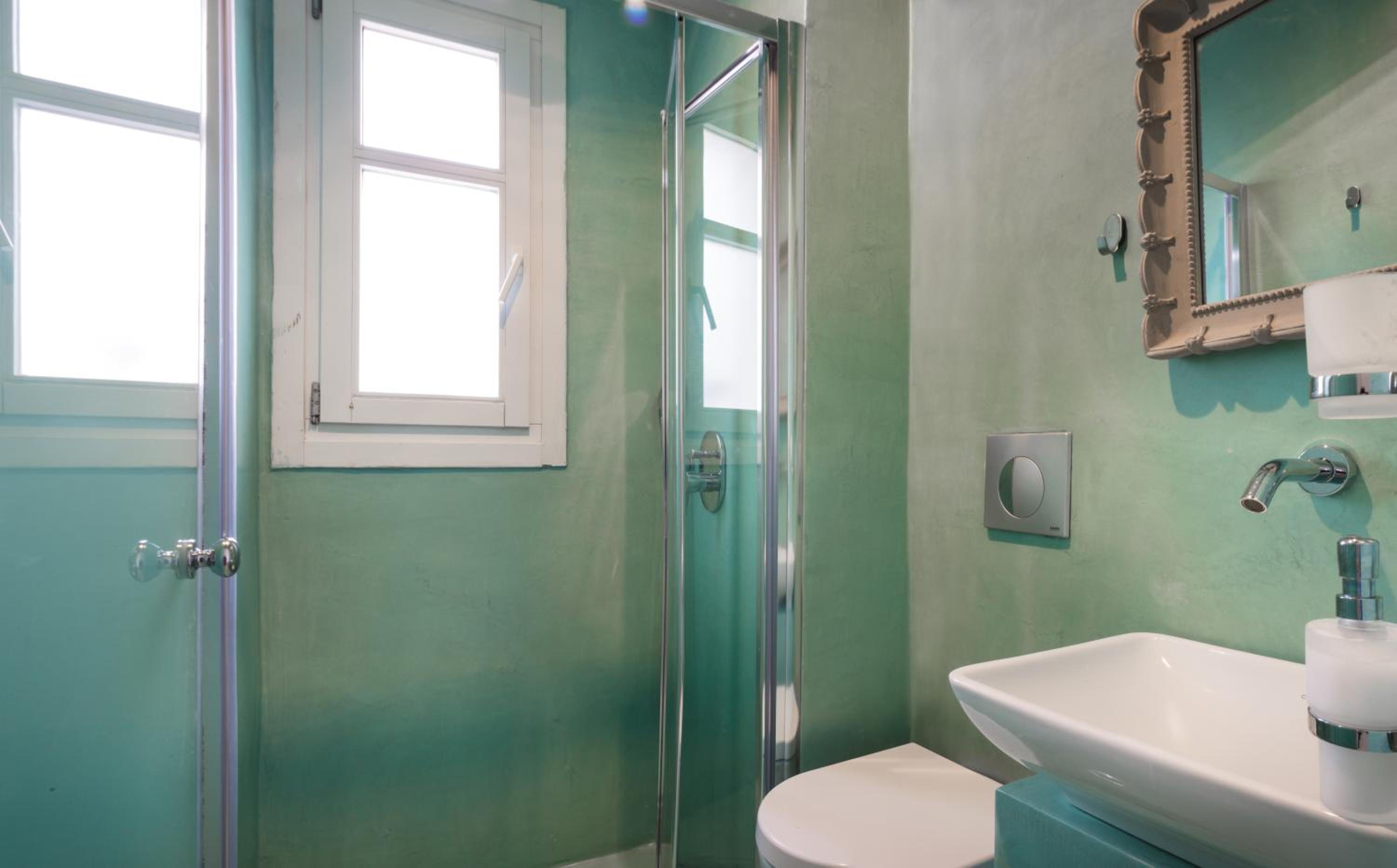 One Bedroom Apartment with Private Balcony - Photo 7