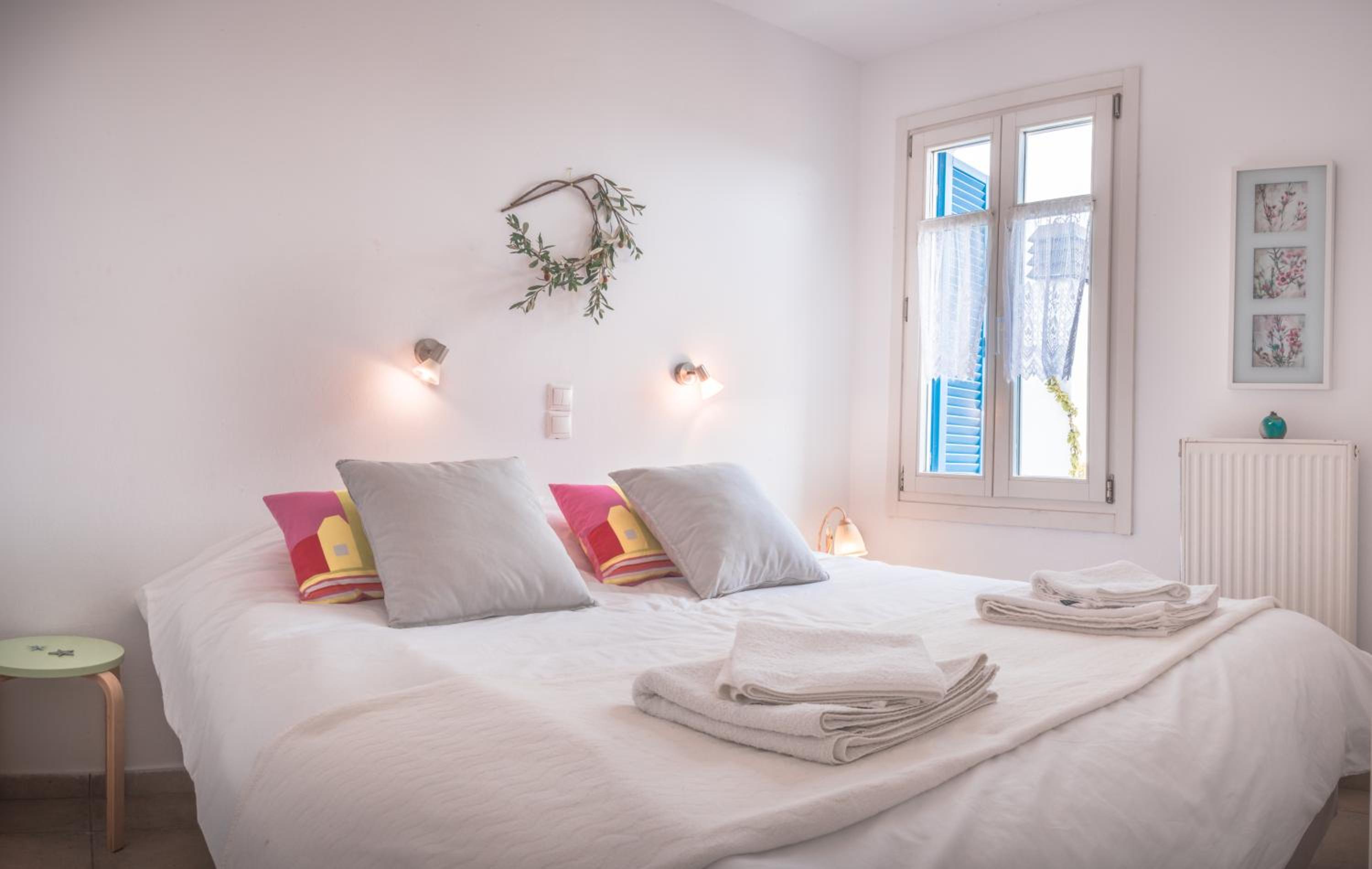 One Bedroom Apartment with Private Balcony - Photo 1