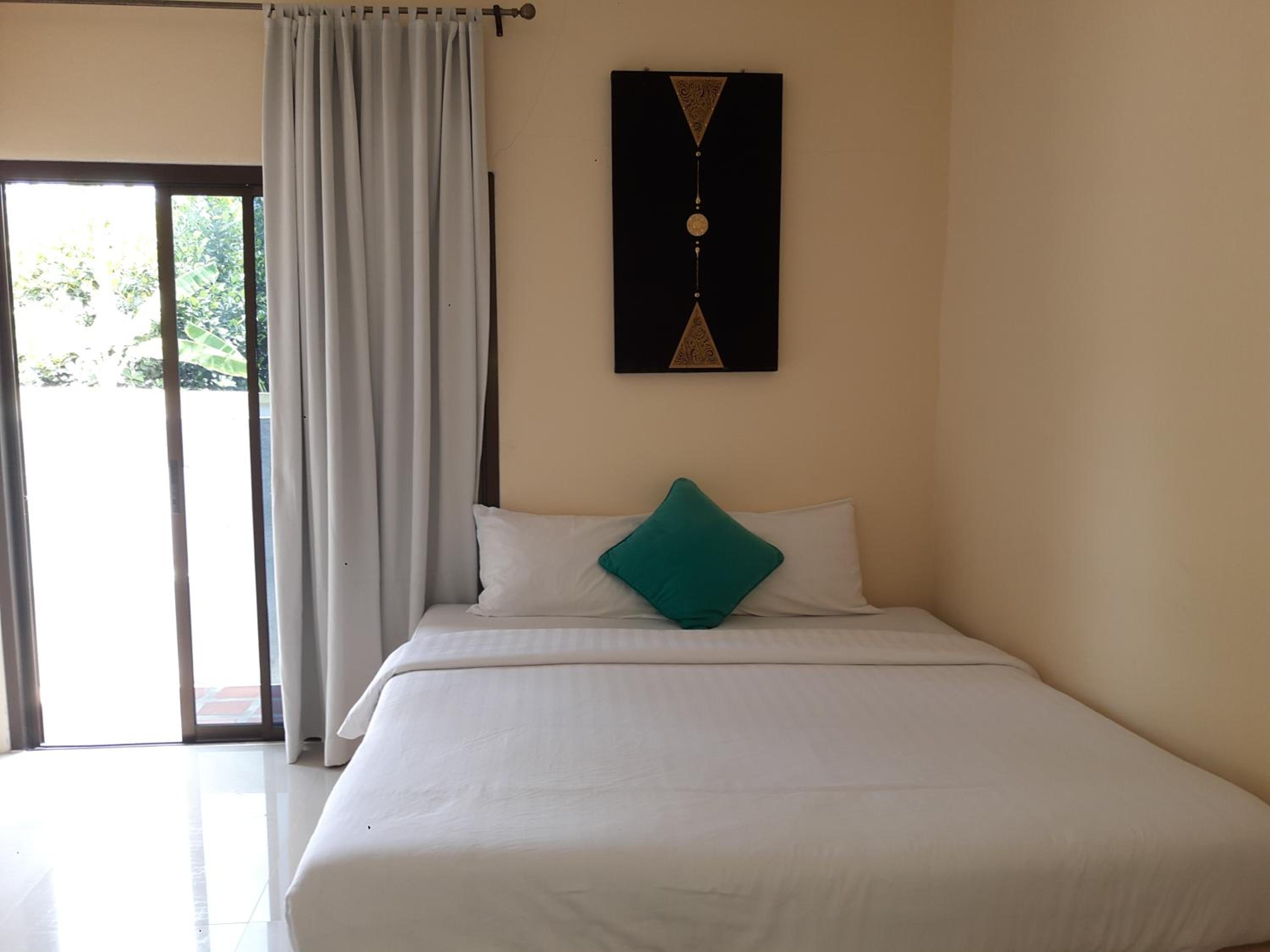 Deluxe Double Room with Balcony photo 2