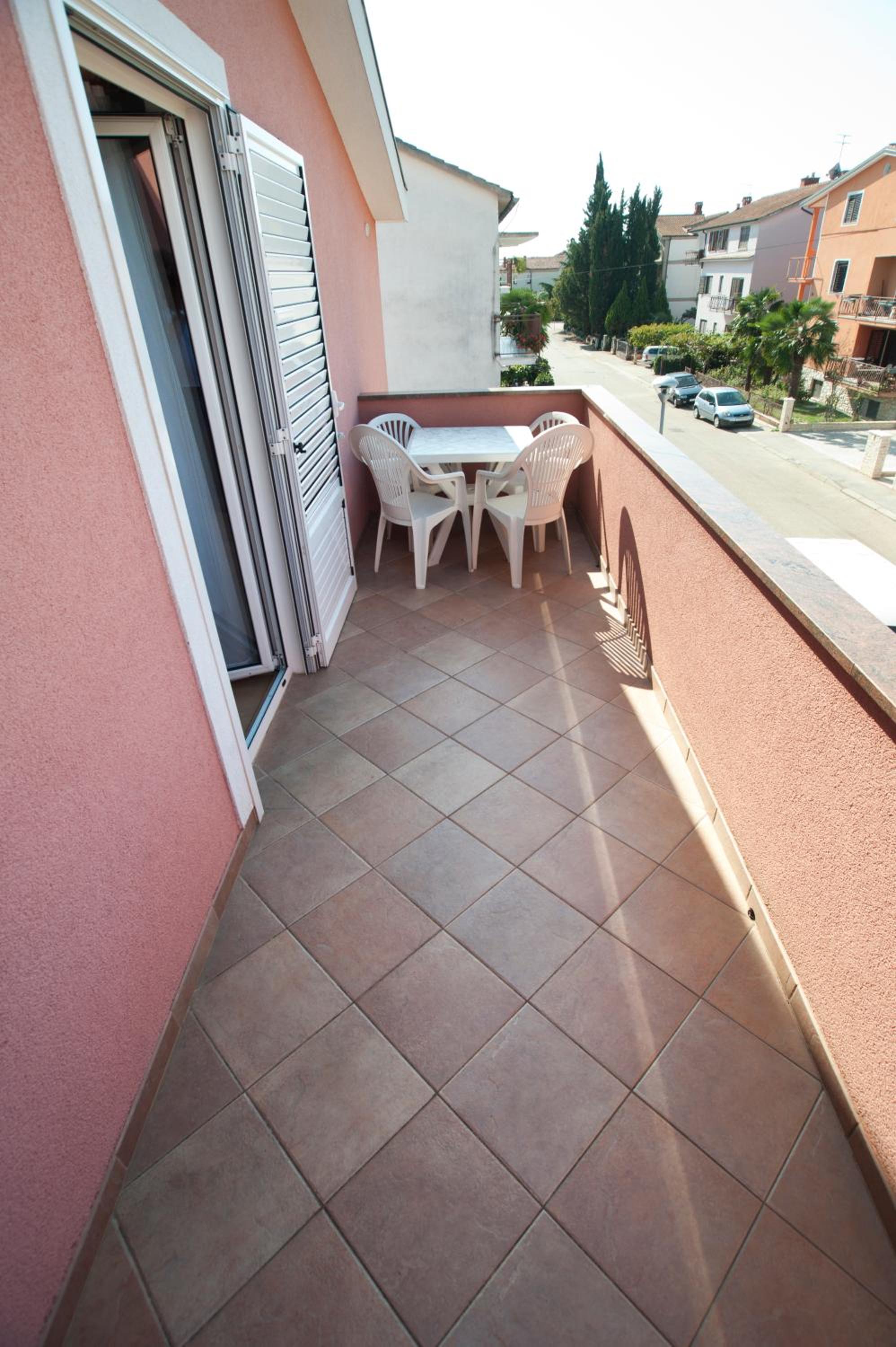 One-Bedroom Apartment with Balcony - Photo 6