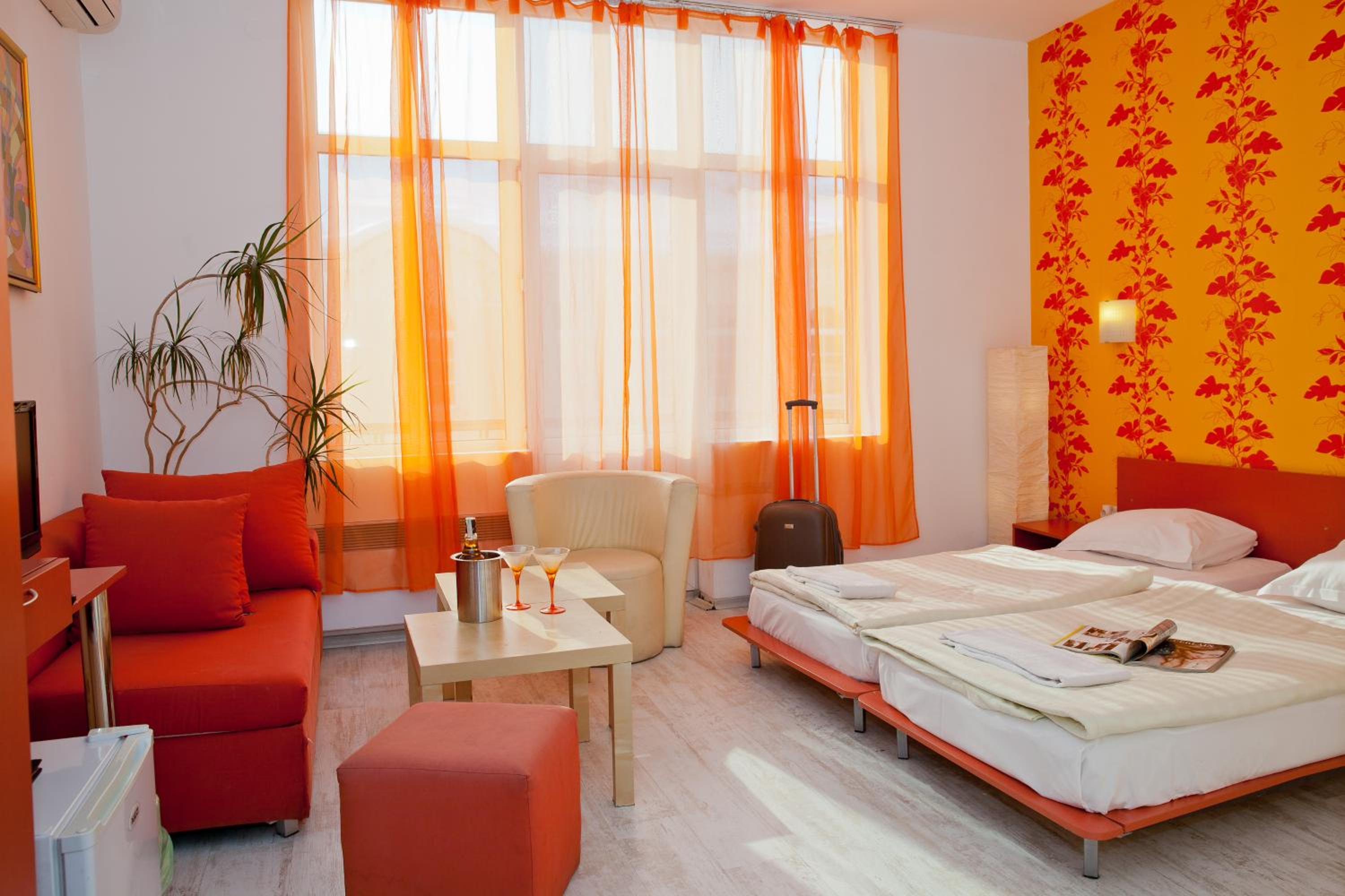 Deluxe Double or Twin Room - Photo 9