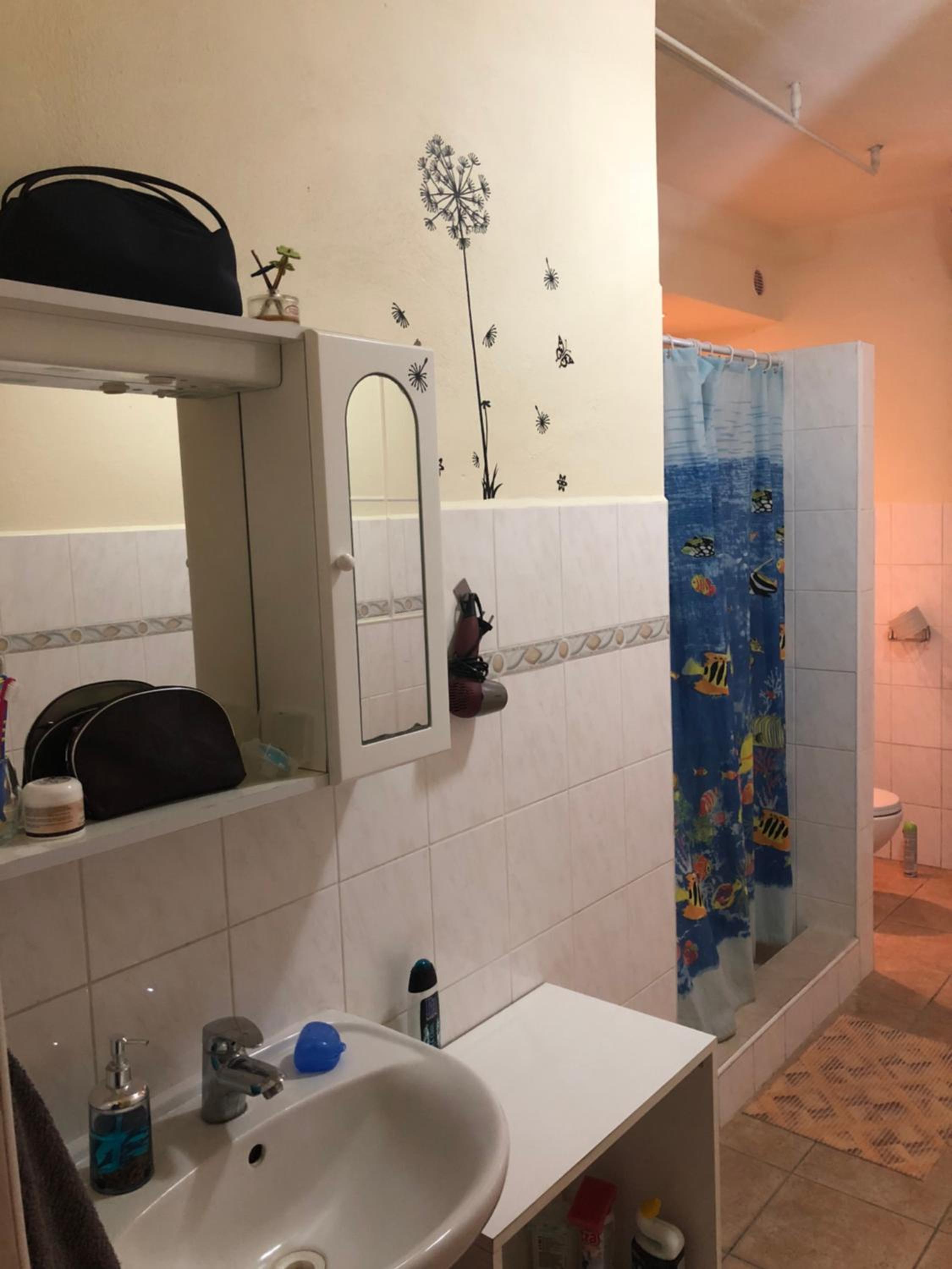 Quadruple Room with Shared Bathroom photo 2