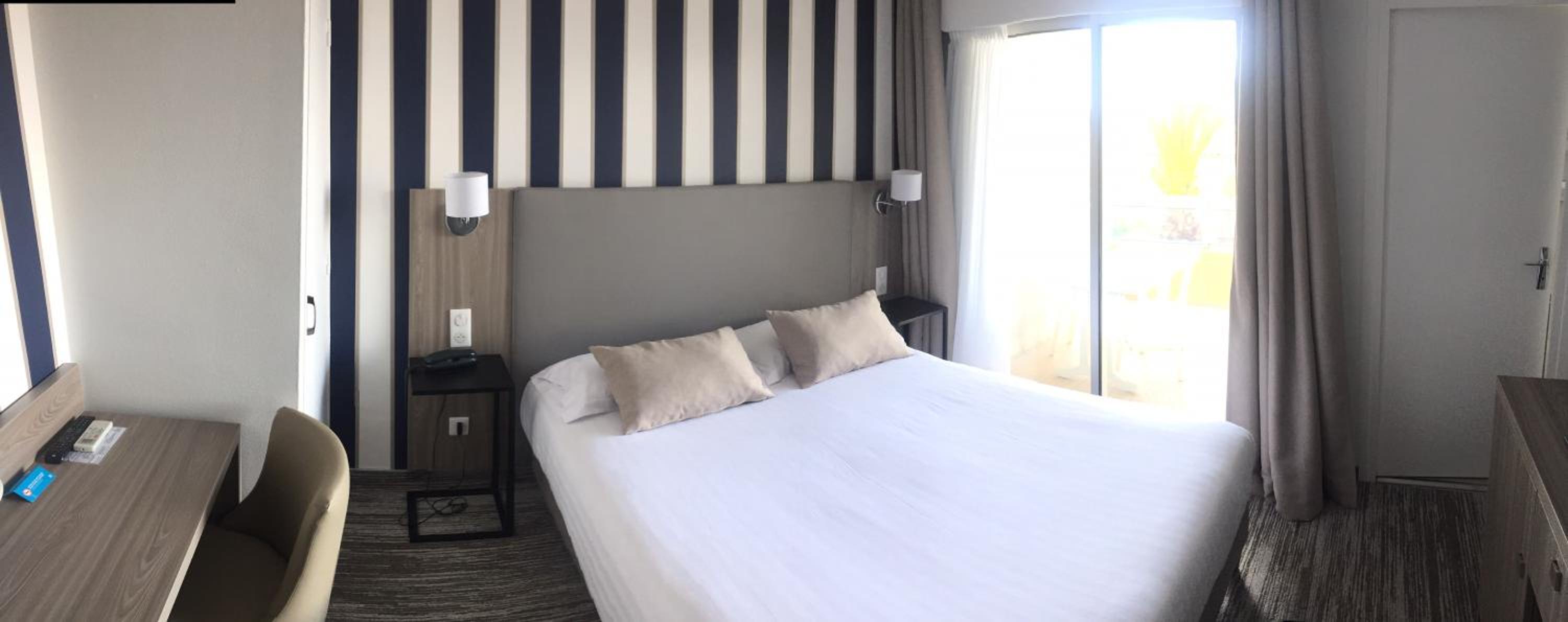Classic Double Room - Photo 12