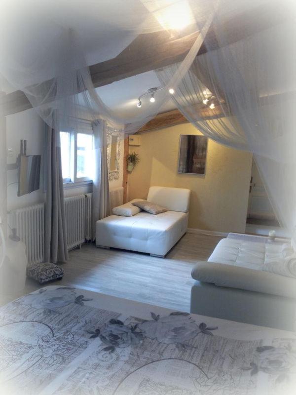 Double Room with Private Bathroom - Photo 8