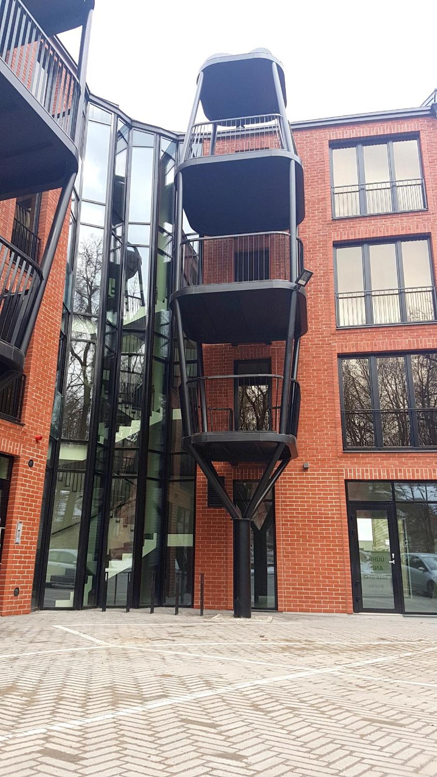 Apartment with Balcony - Photo 24