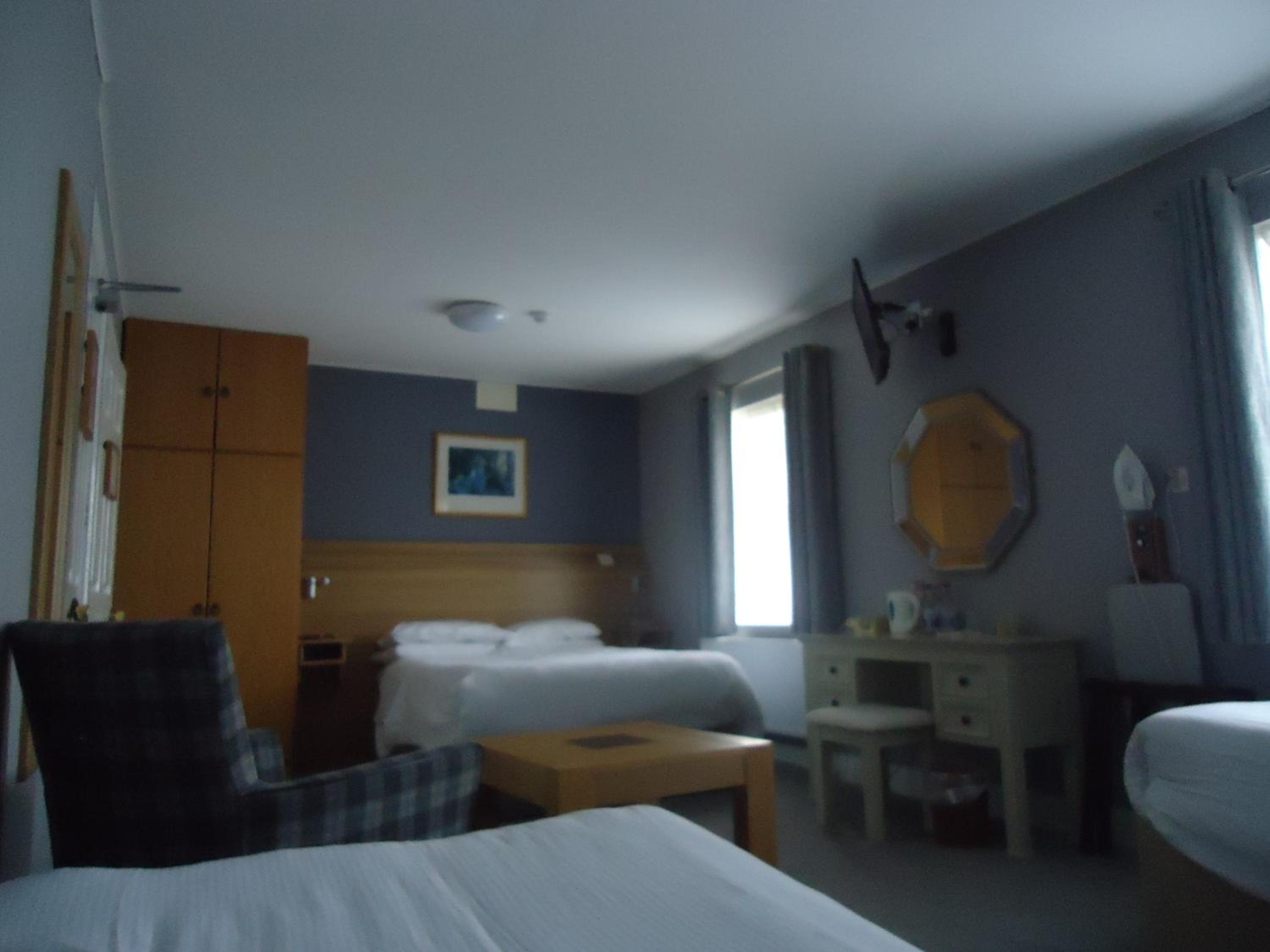 Family Room with Private Bathroom - Photo 2