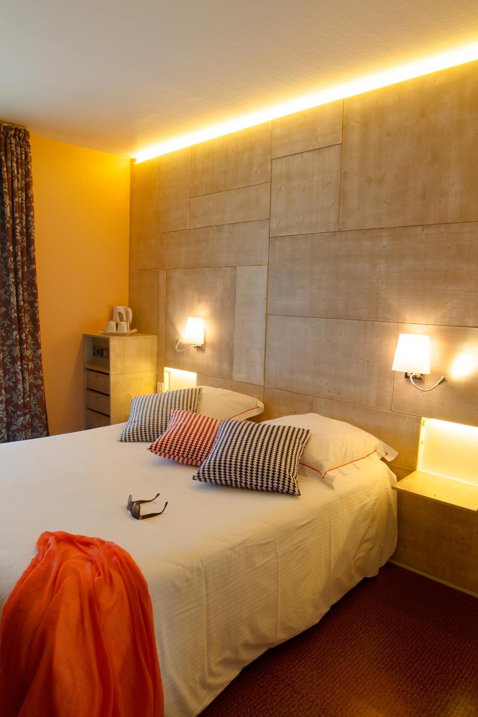 Double Room with Lake View - Photo 4