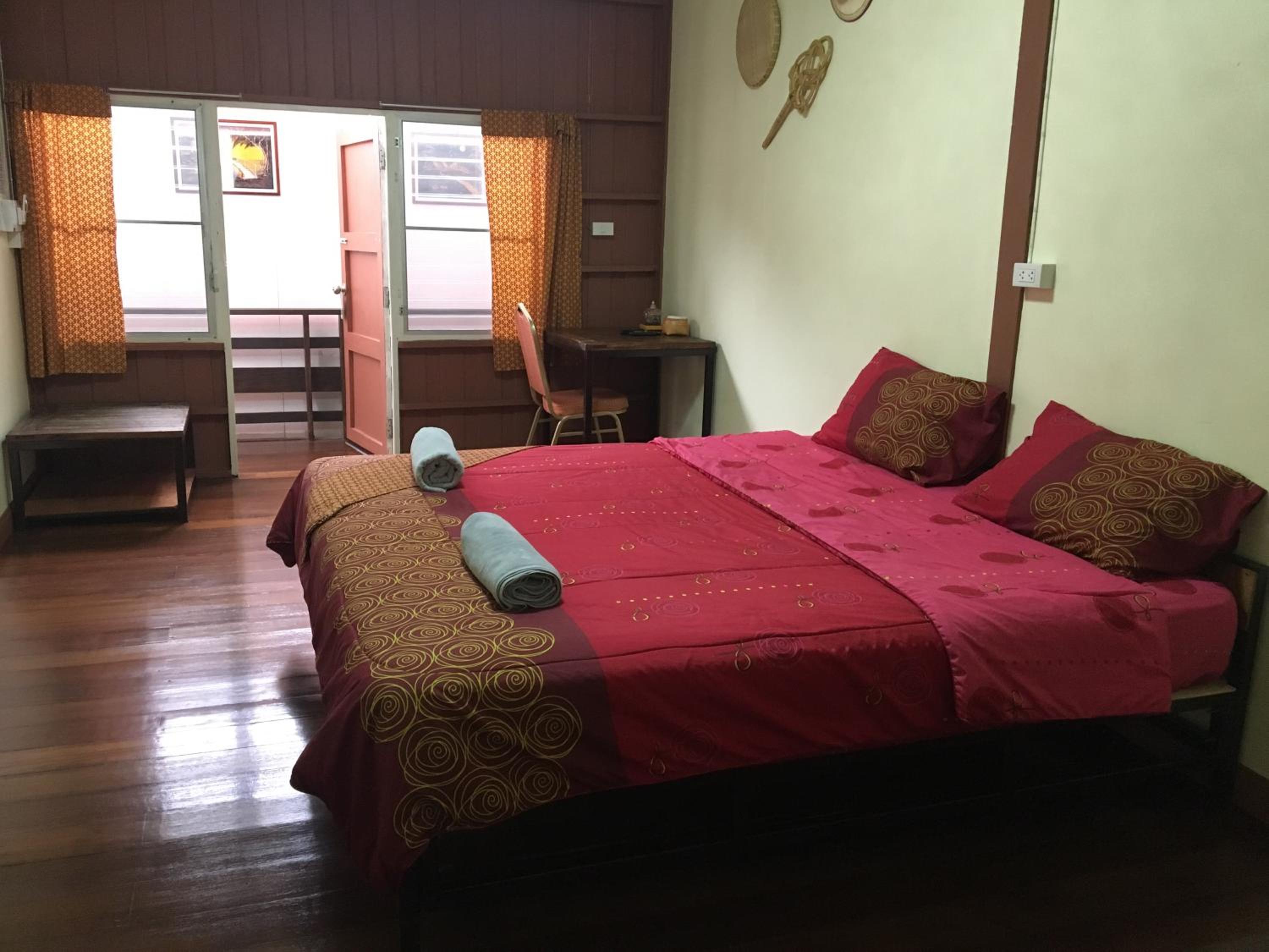 Double Room with Private Bathroom - Photo 3
