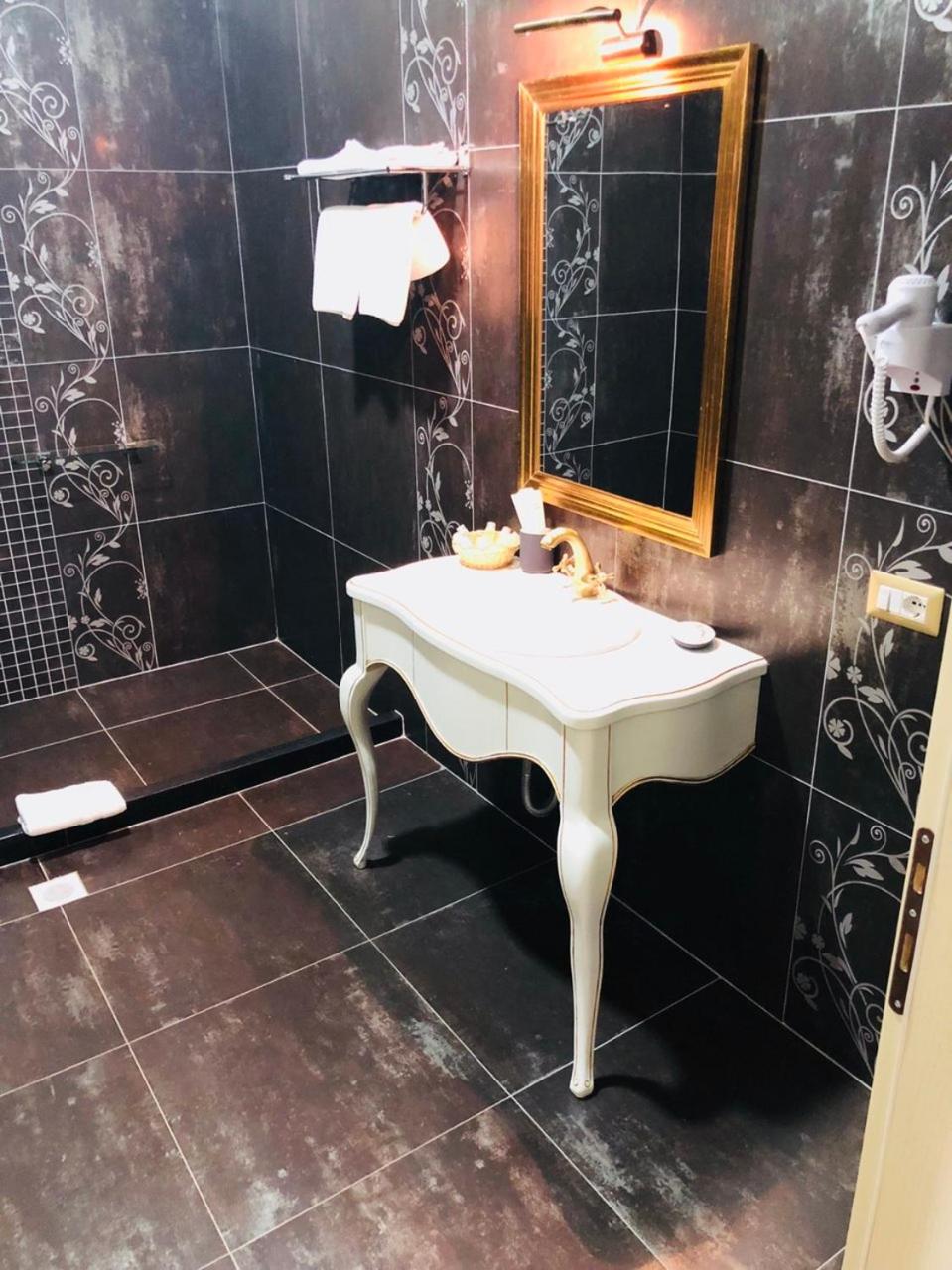 Luxury Triple Room photo 3